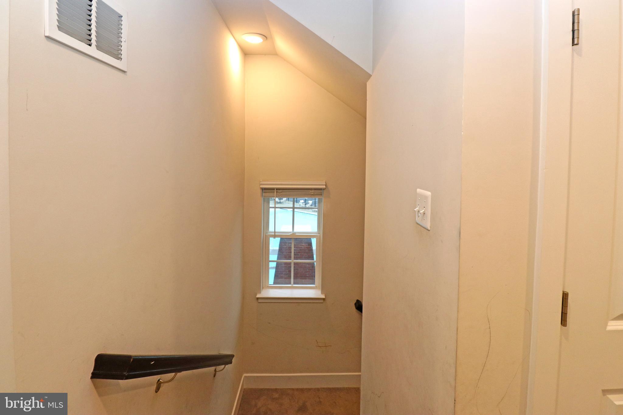 BLUE STREAM - Residential Lease