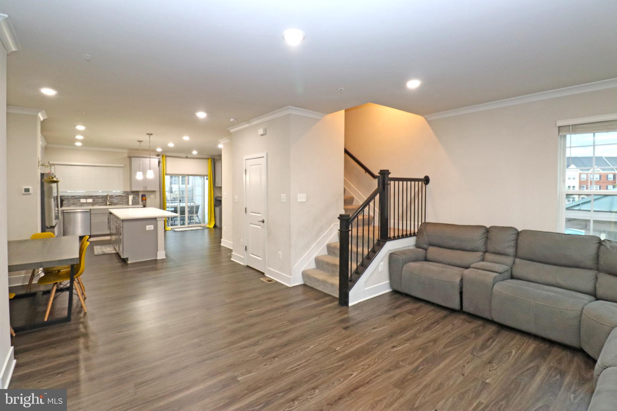 BLUE STREAM - Residential Lease