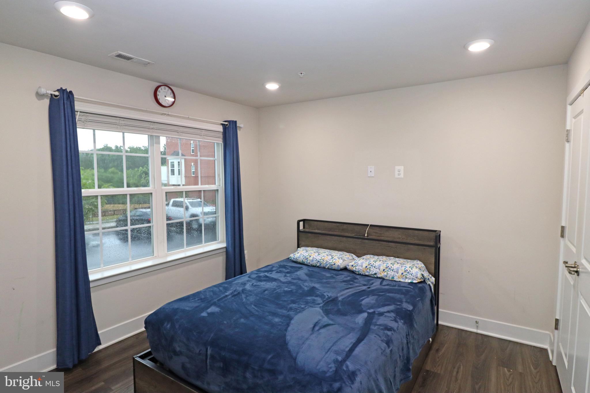 BLUE STREAM - Residential Lease