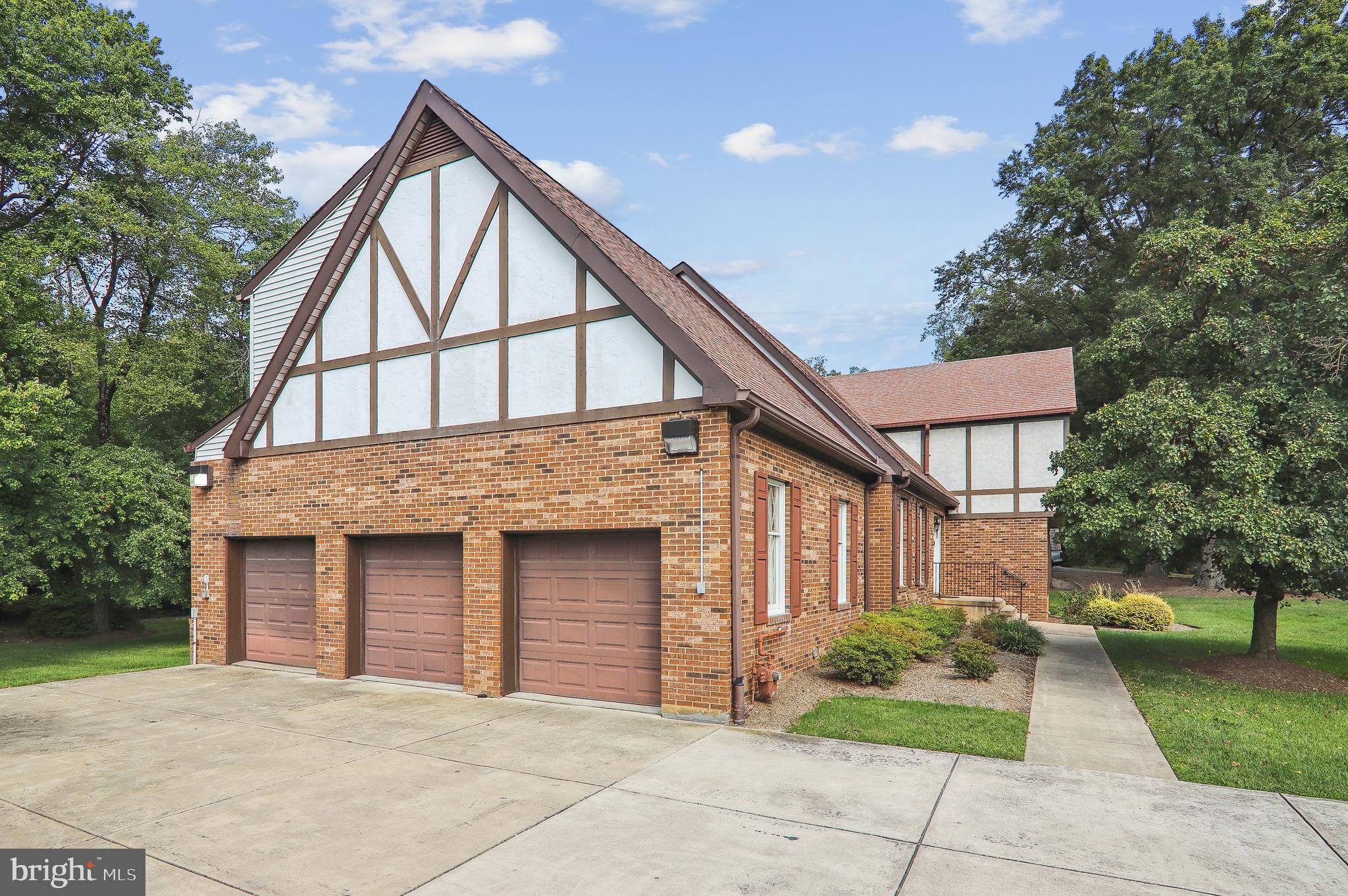 MANOR PARK - Residential