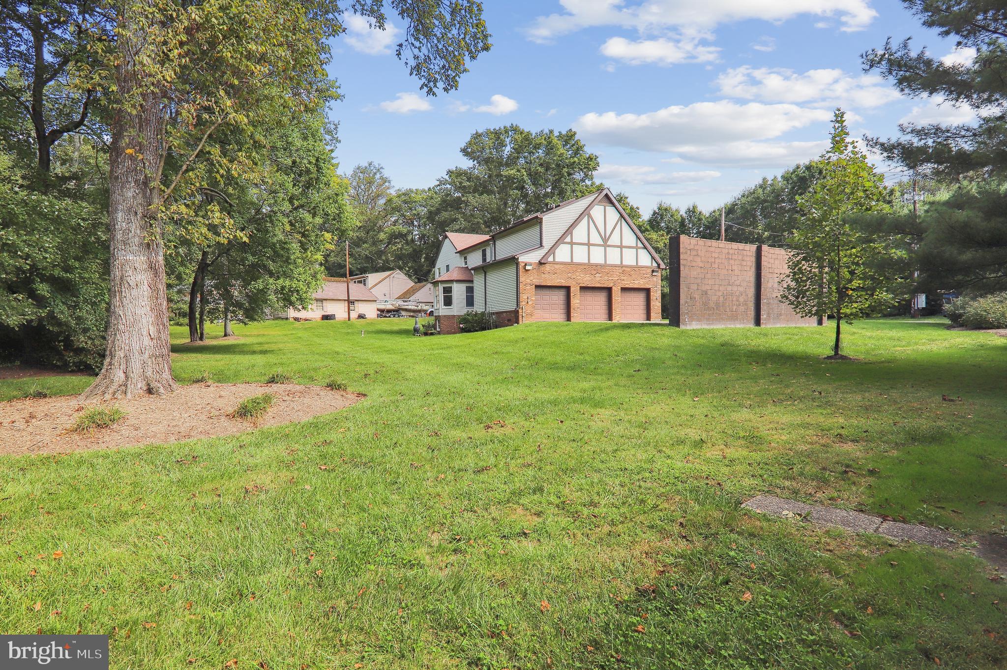 MANOR PARK - Residential