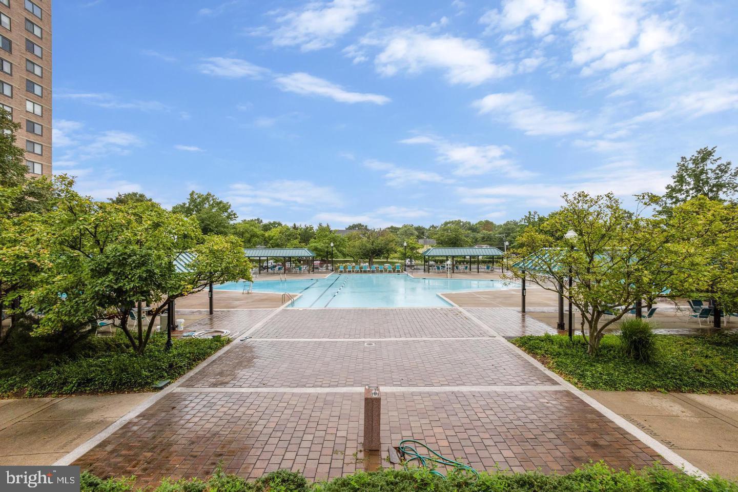 SKYLINE SQUARE CONDO - Residential