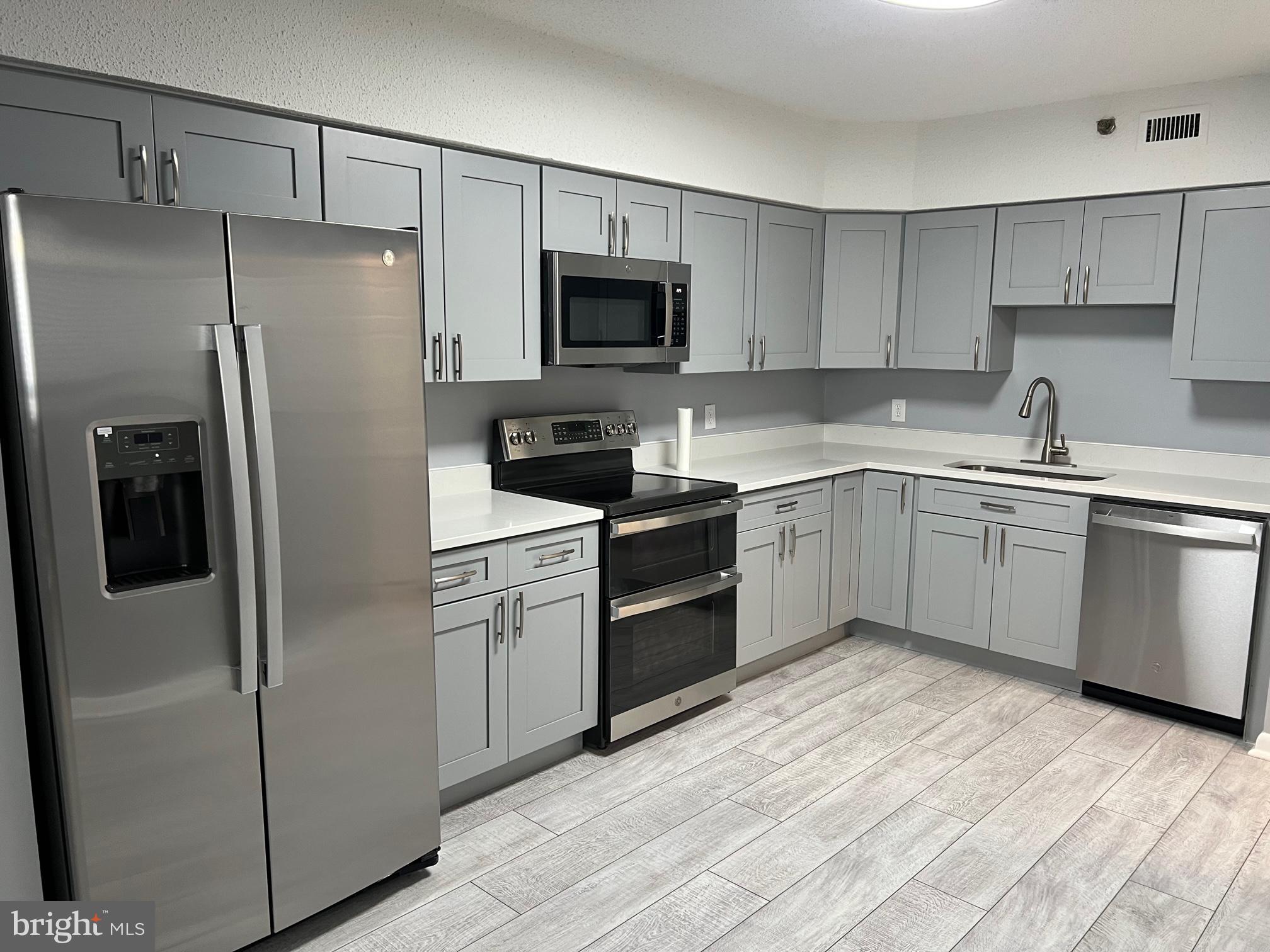 SKYLINE SQUARE CONDO - Residential