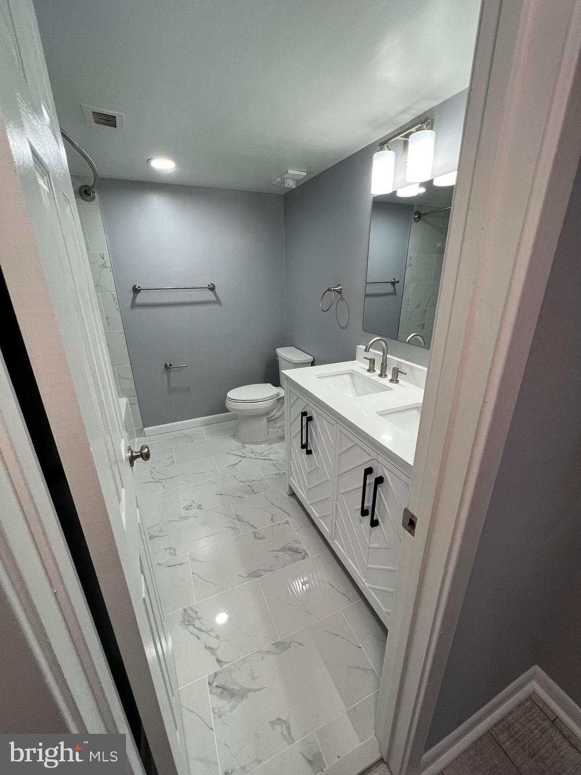 SKYLINE SQUARE CONDO - Residential