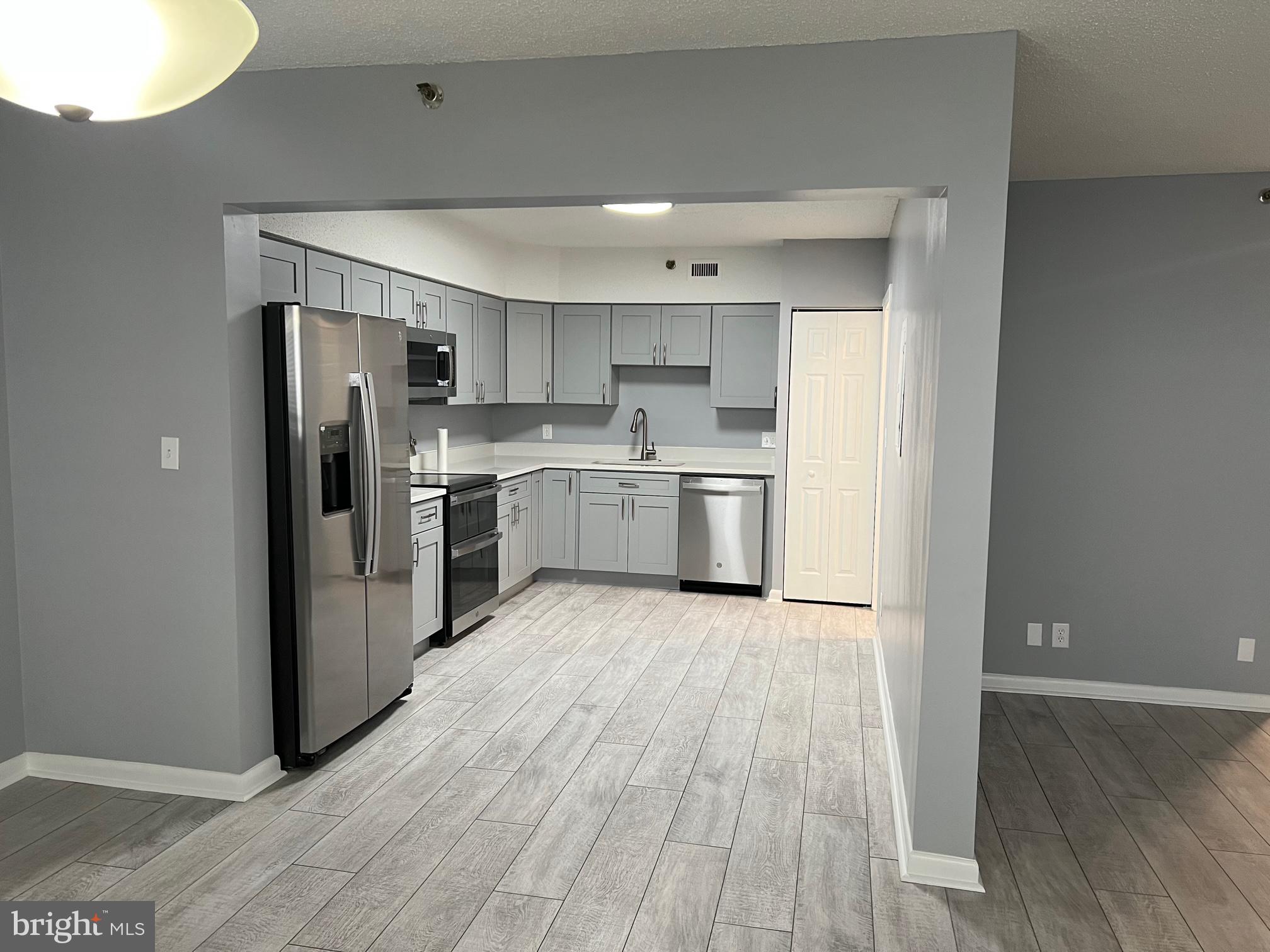 SKYLINE SQUARE CONDO - Residential