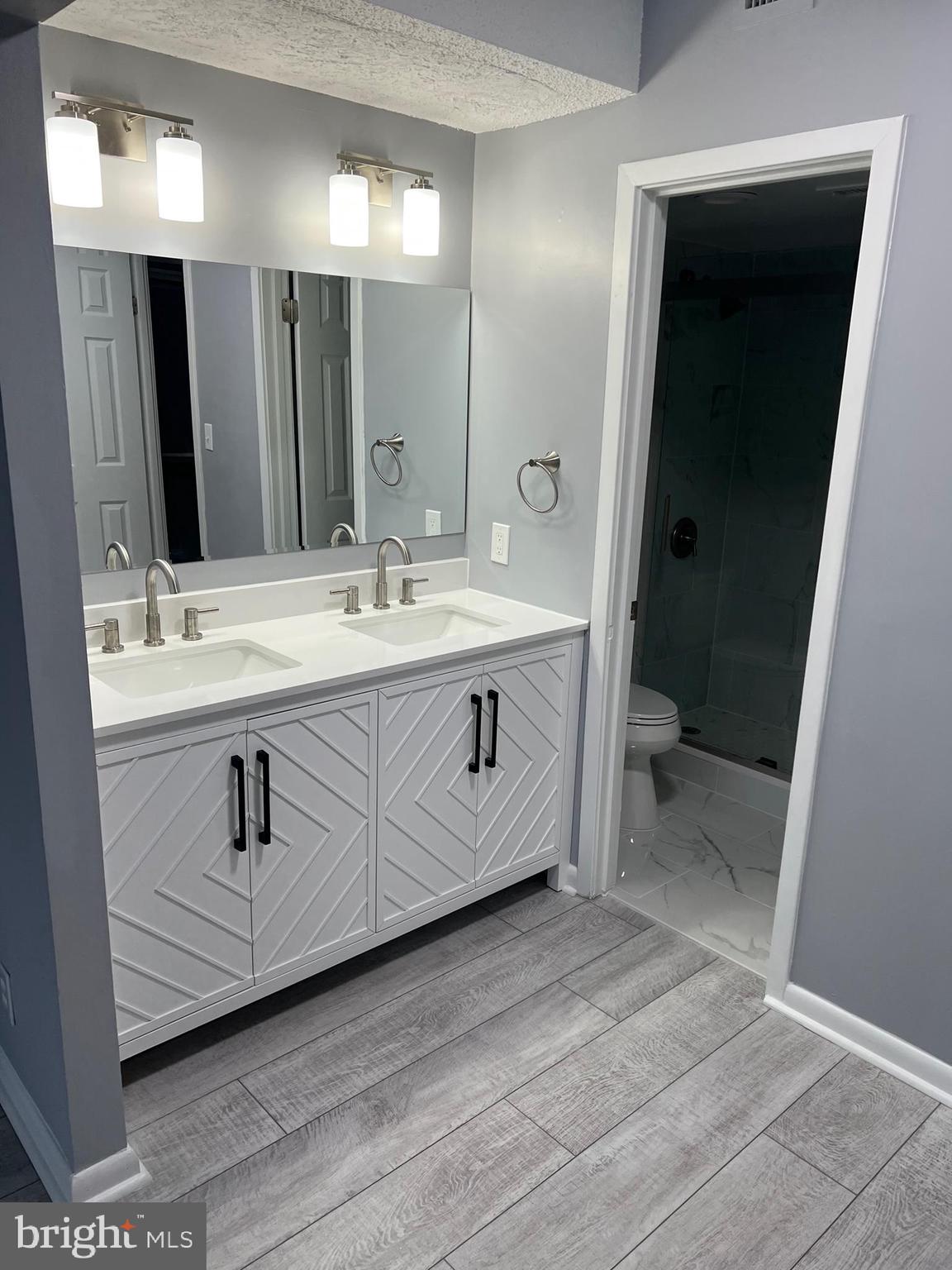 SKYLINE SQUARE CONDO - Residential