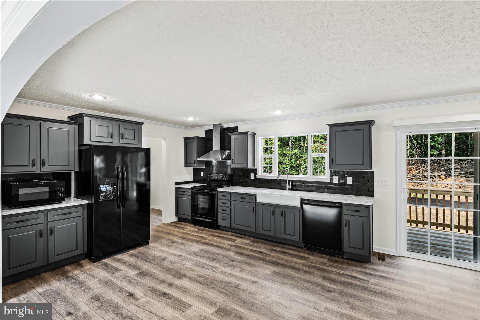 LAKEWOOD ESTATES - Residential