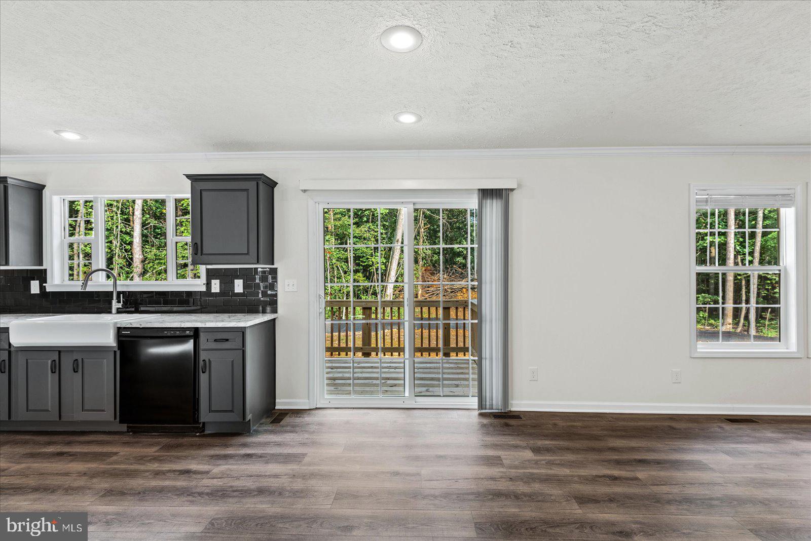 LAKEWOOD ESTATES - Residential