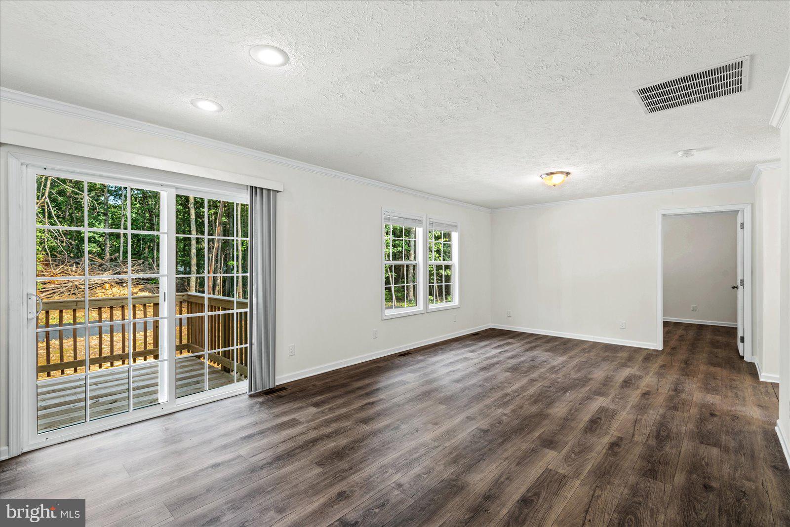 LAKEWOOD ESTATES - Residential