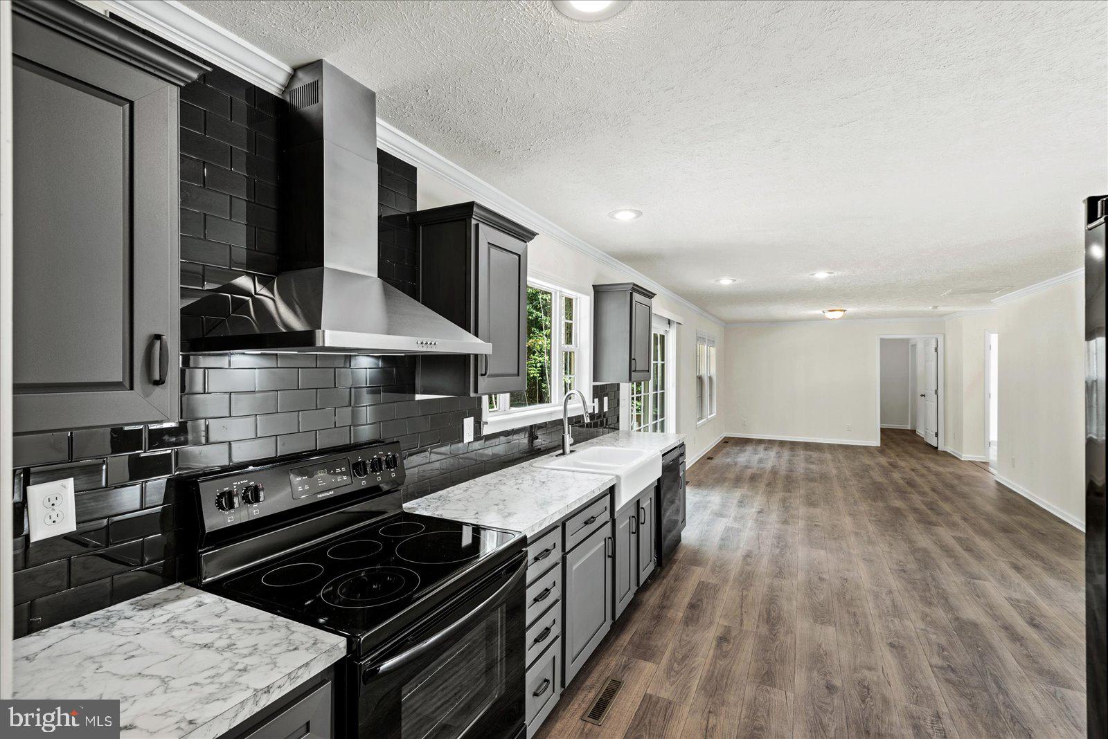 LAKEWOOD ESTATES - Residential