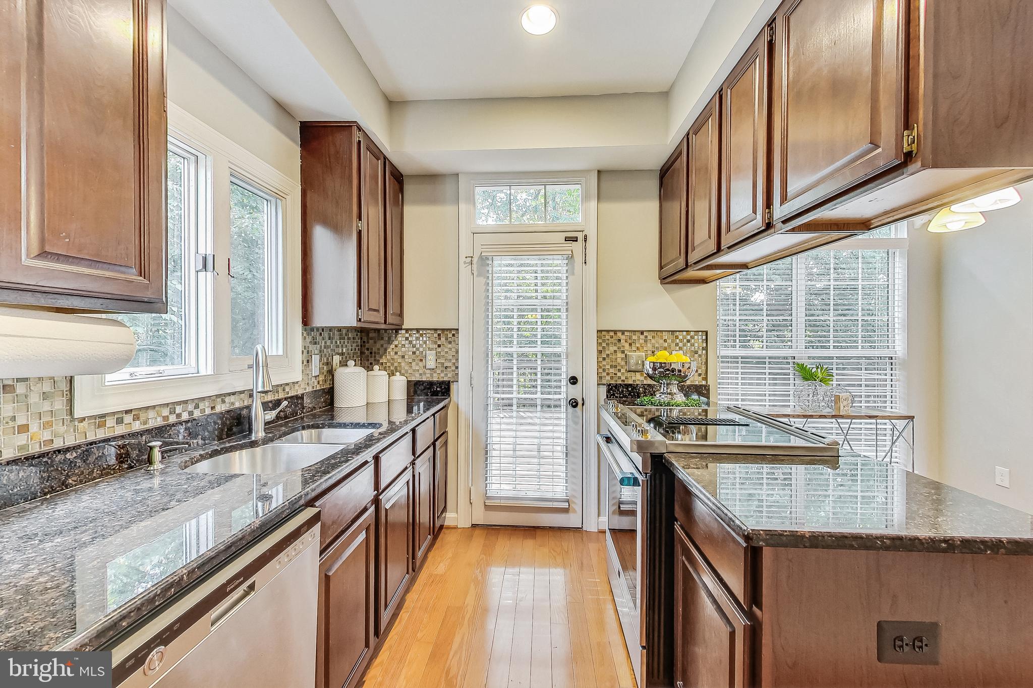 LOWES ISLAND - Residential