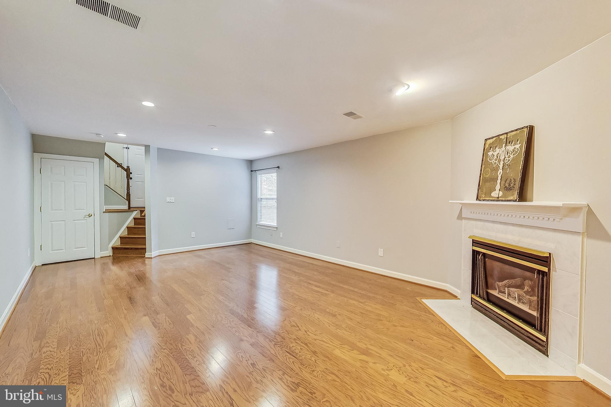 LOWES ISLAND - Residential