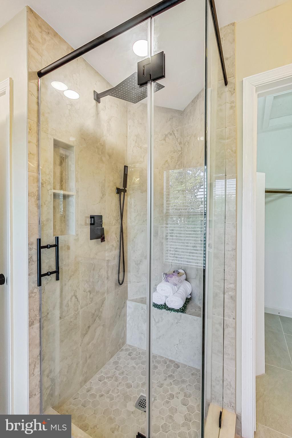 LOWES ISLAND - Residential