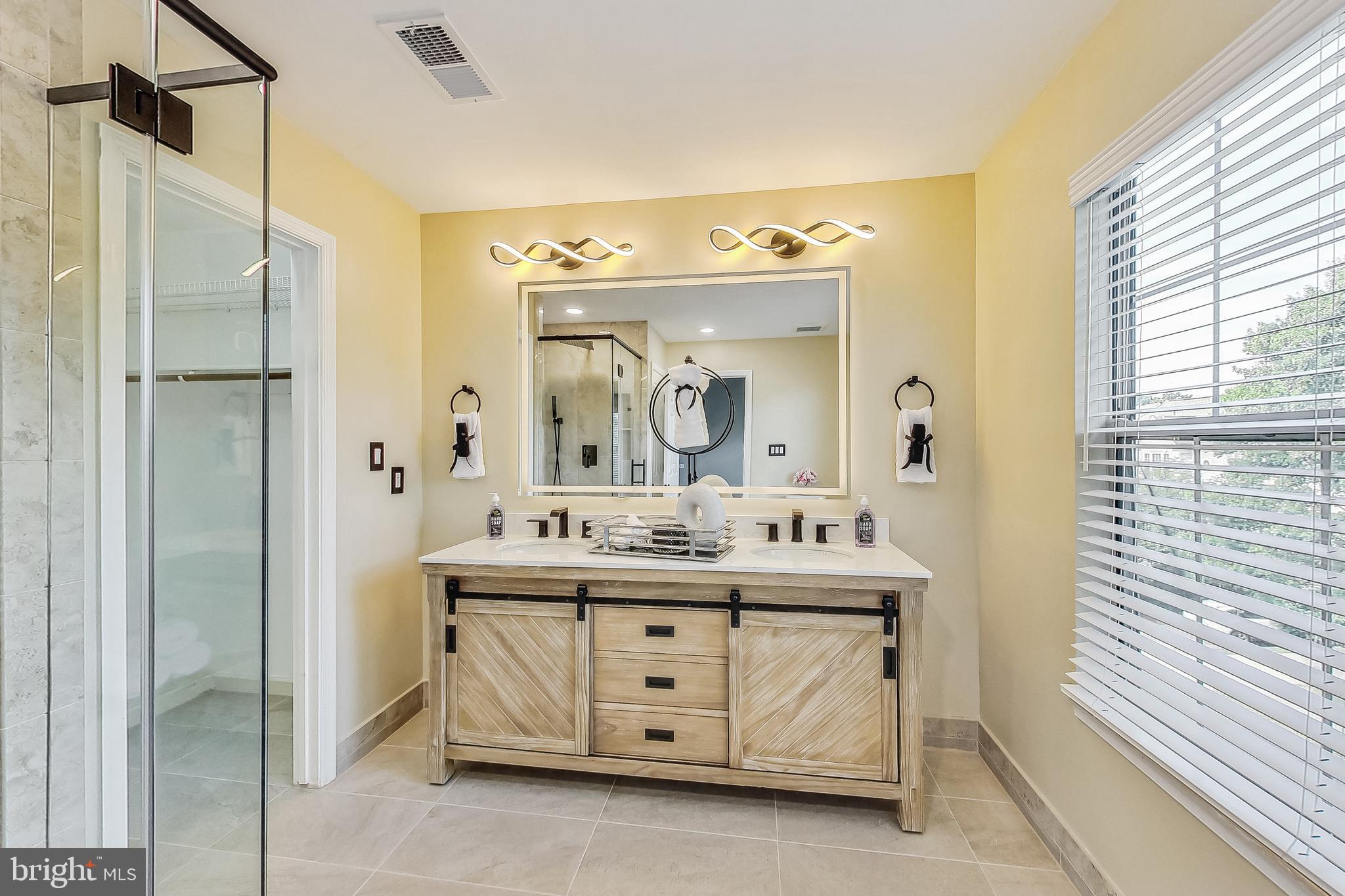 LOWES ISLAND - Residential