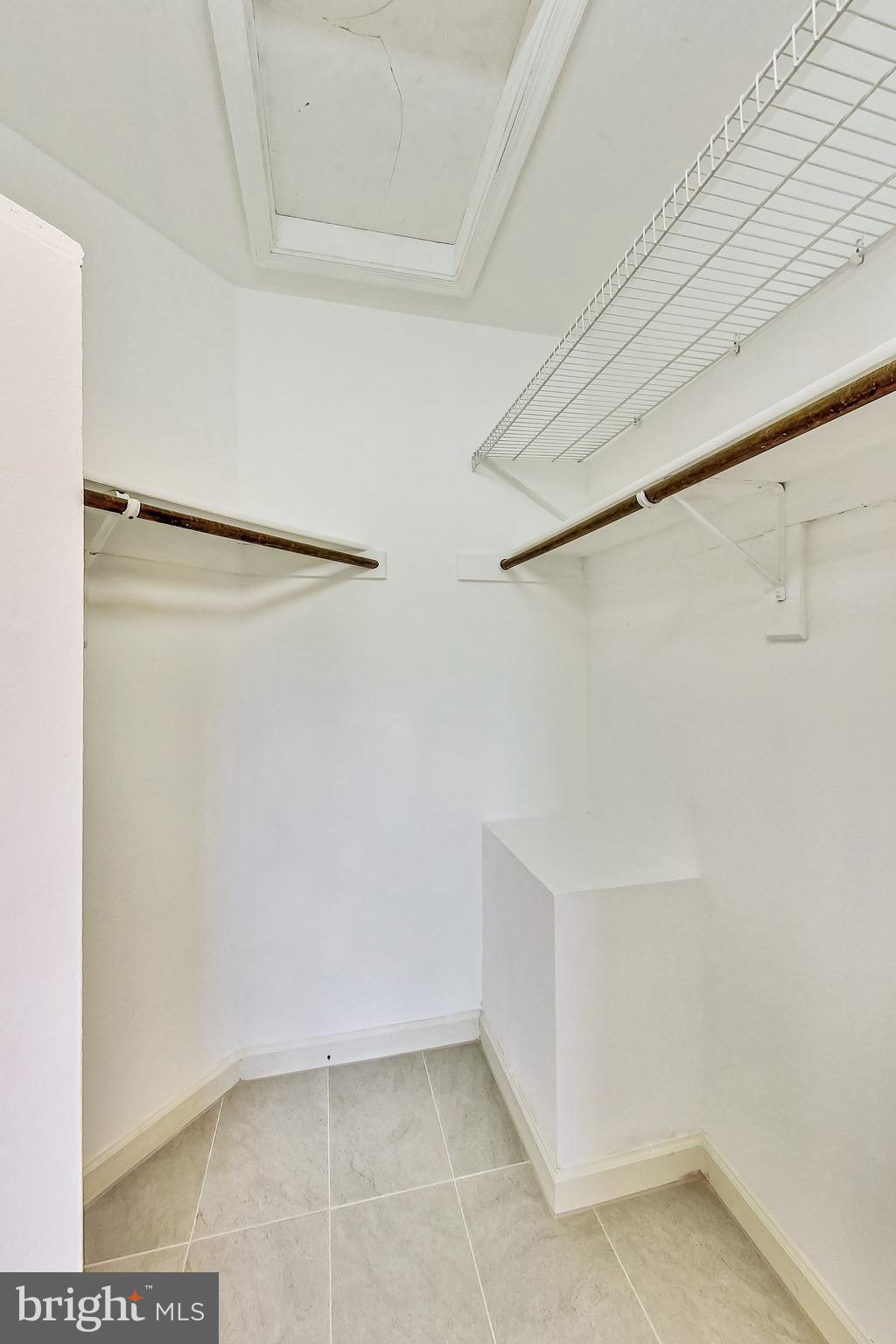 LOWES ISLAND - Residential