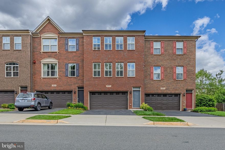 Fully renovated luxurious Townhome in sought after Villages of Piedmont II Community featuring gourmet kitchen with stainless steel appliances, modern cabinets, and granite countertop; luxurious master bathroom with double vanity,  hardwood floors throughout the main level and stairs, fresh paint throughout the whole house, ceiling fans, large custom walk-in closets, walkout basement to fenced backyard perfect for entertainment; 2 tier Trex deck with screened-in porch, newer roof installed in 2019,  Enjoy community amenities including club house, exercise room, outdoor swimming pool, tennis courts, tot lot, dog park, etc.; Commuters' Dream location with easy access to major transportation routes (I-66, Rte 29, Rte 15, Heathcote Blvd, Washington St, Linton Hall Rd, etc ...) and close proximity to shopping and entertainment (Virginia Gateway, Haymarket Super Center, The Shops at Stonewall, Town of Haymarket, and variety of shopping plazas offering Walmart Super Center, fancy restaurants, movie theater, multiple grocery stores (Wegmans, Harris Teeter, Giant, Aldi, etc.), Home Depot, Lowes, Ross, Dicks, & many more.