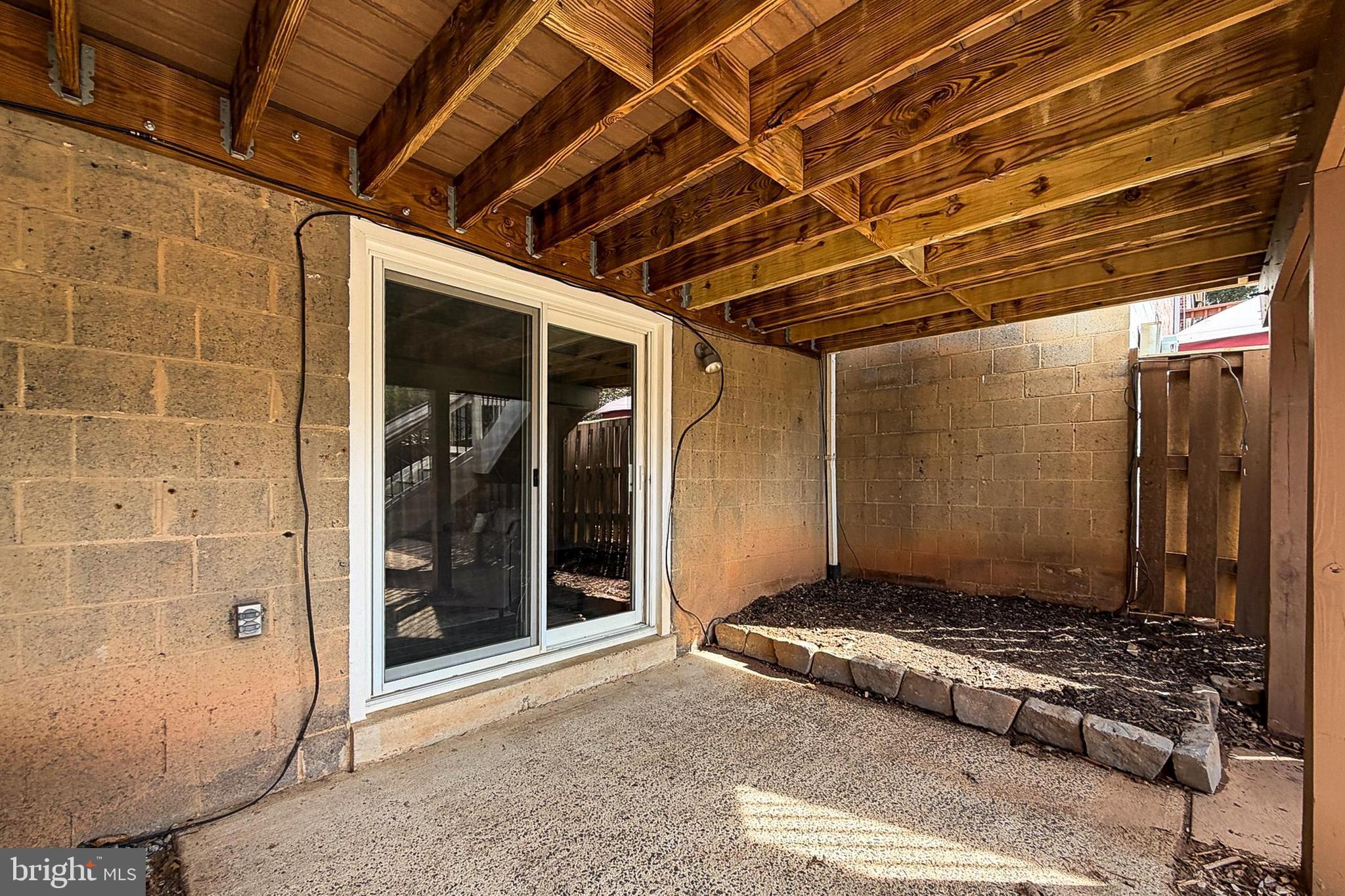 LAKE BRADDOCK - Residential