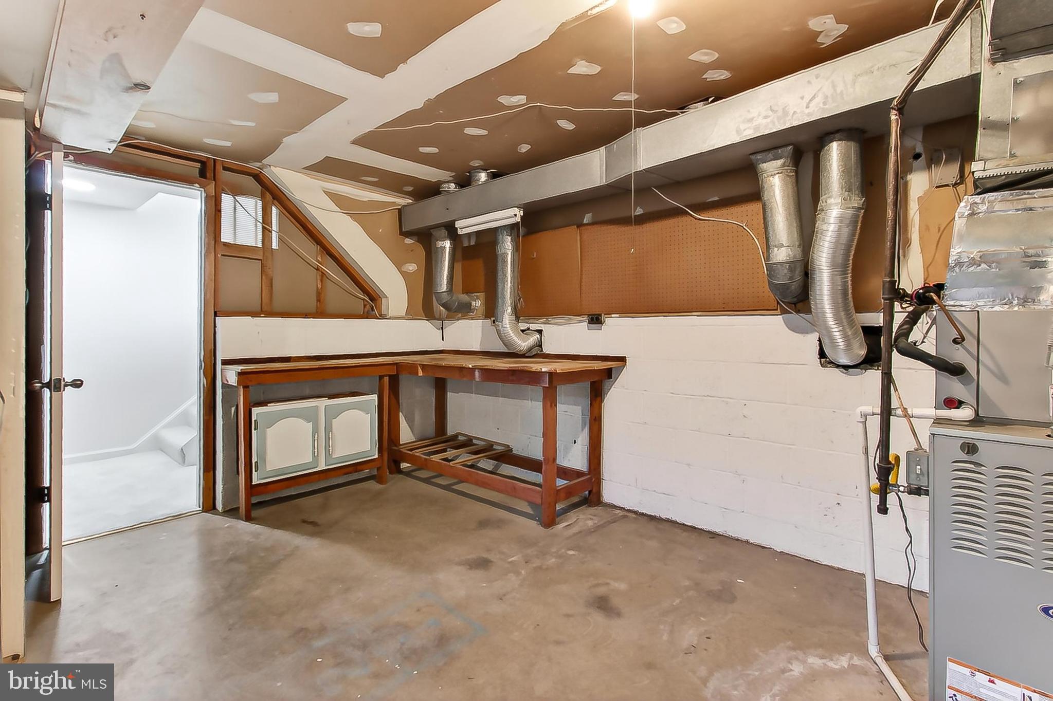 LAKE BRADDOCK - Residential