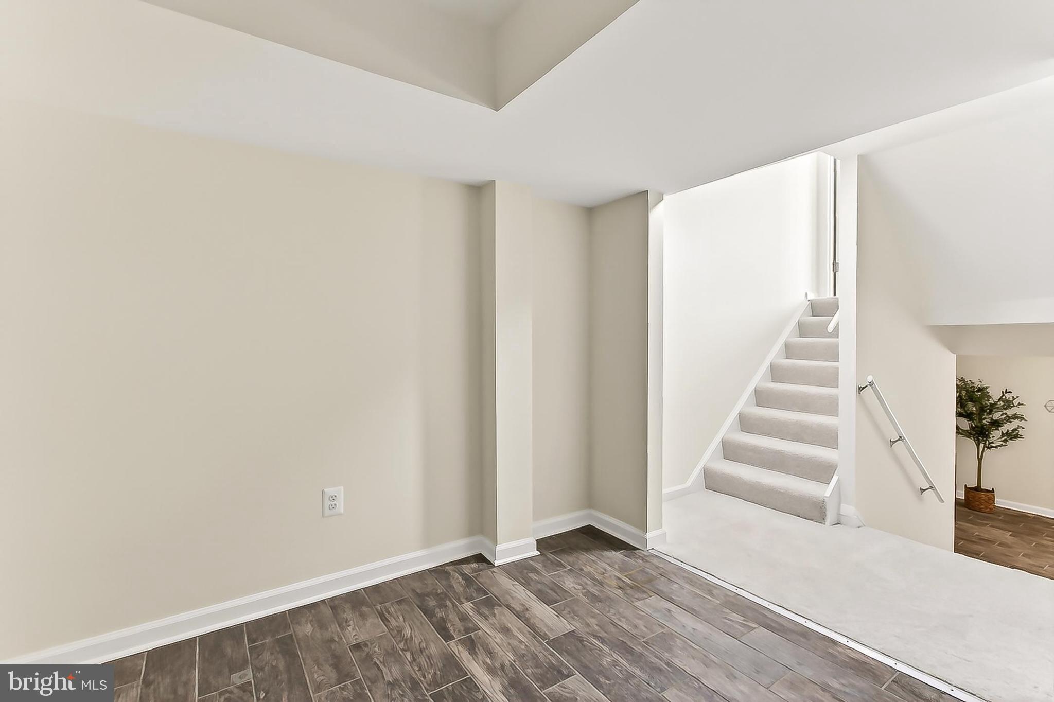 LAKE BRADDOCK - Residential