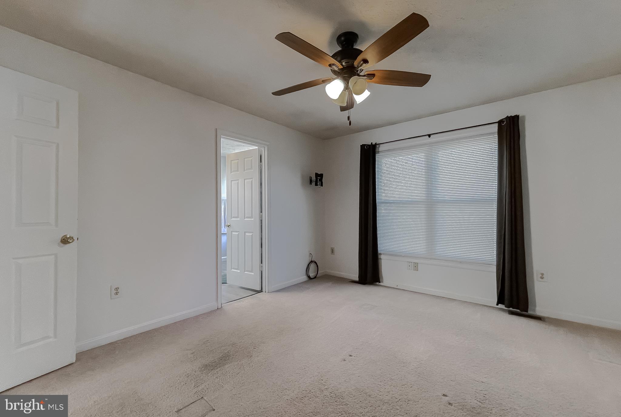 COUNTRY PINES - Residential