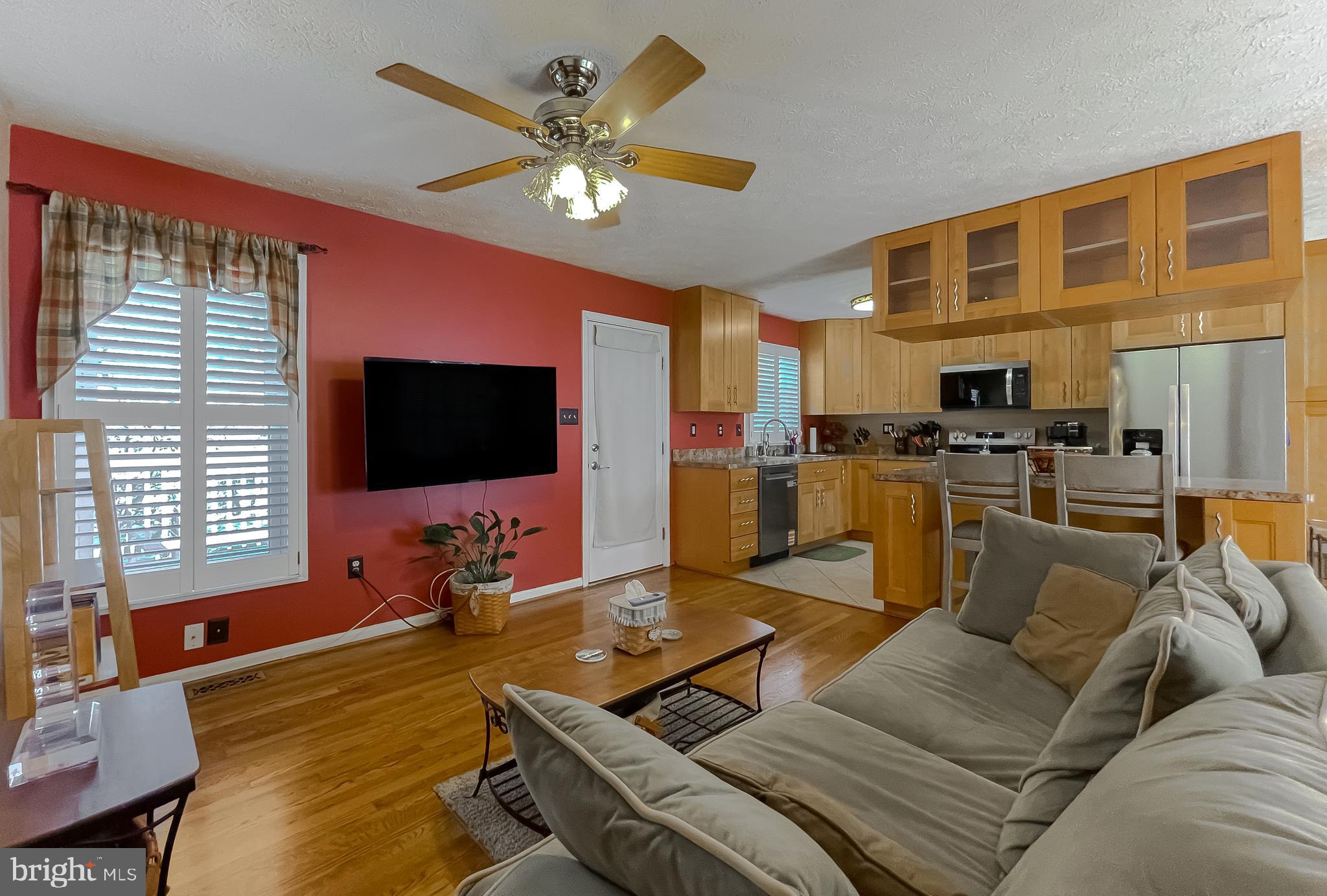 COUNTRY PINES - Residential