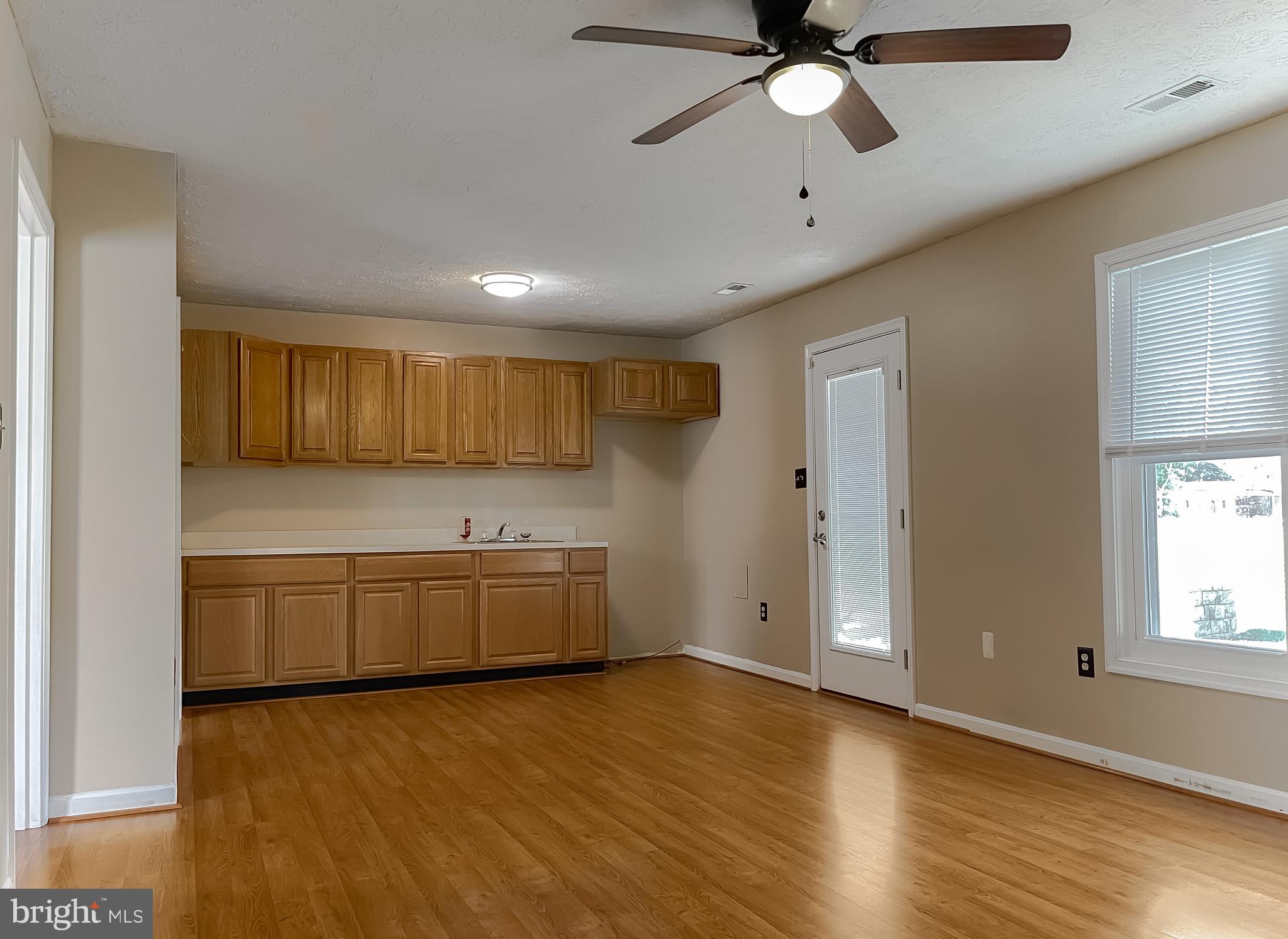 COUNTRY PINES - Residential