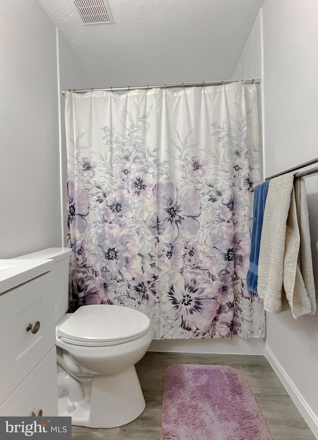 COUNTRY PINES - Residential