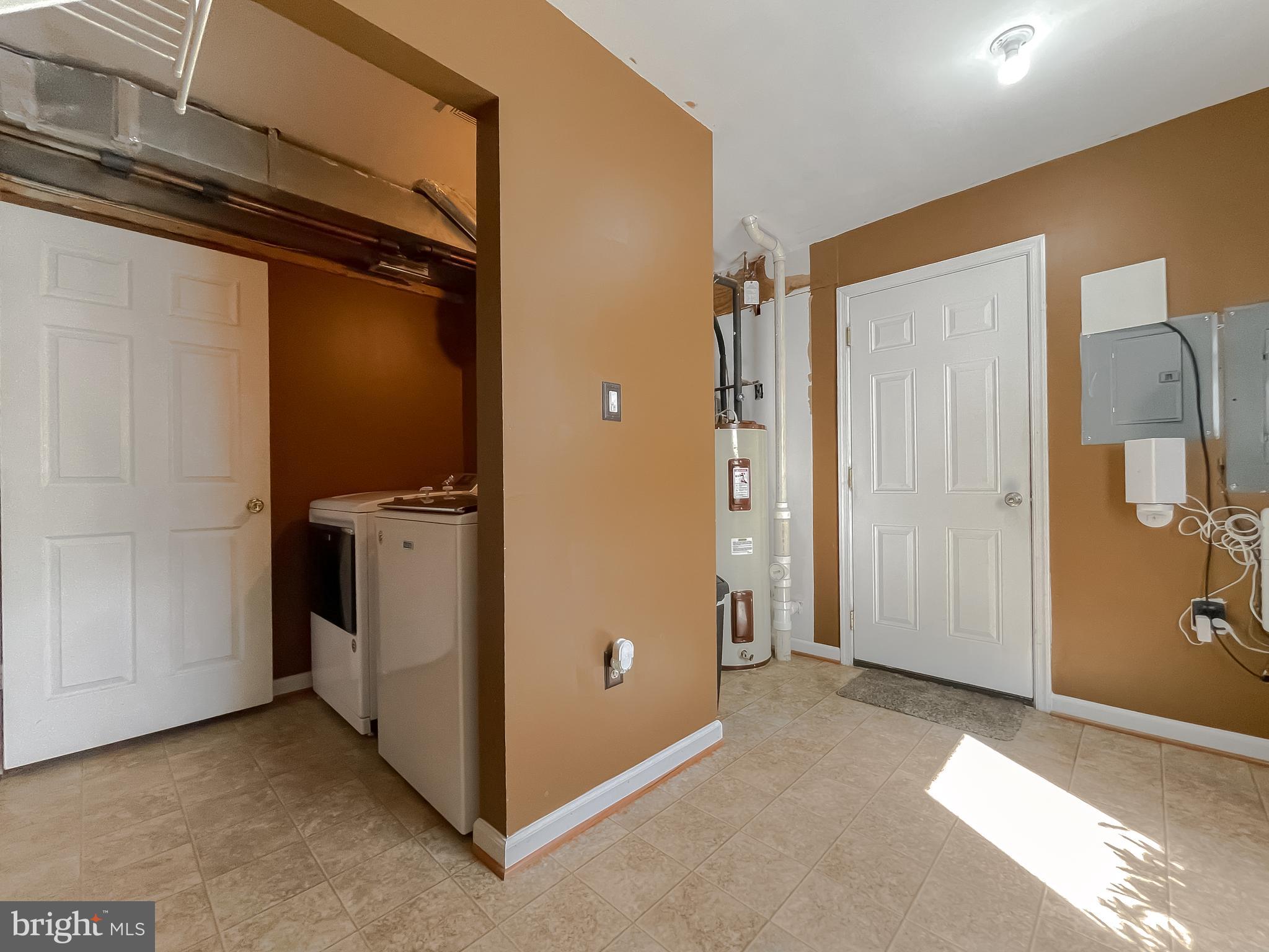 COUNTRY PINES - Residential