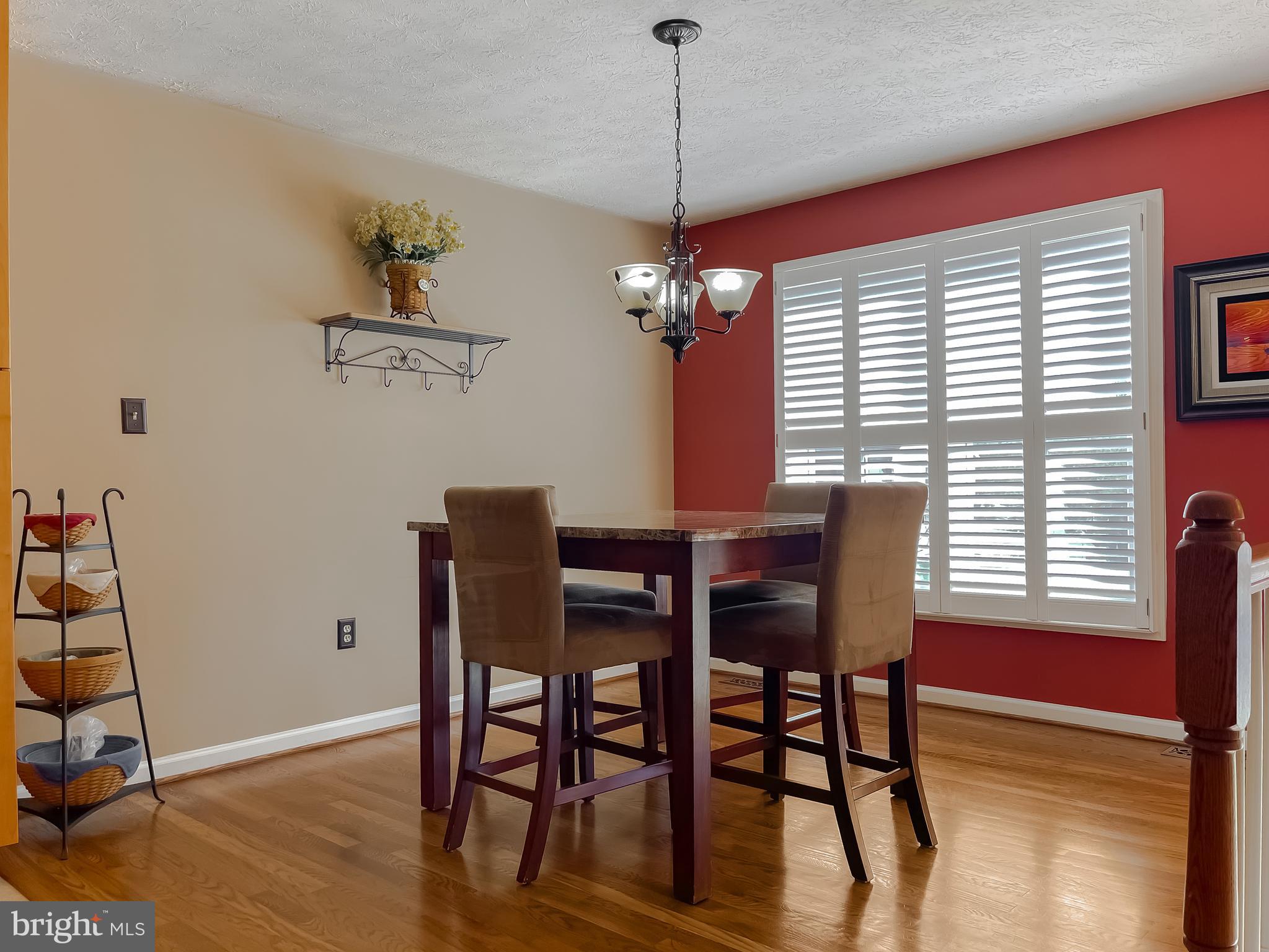 COUNTRY PINES - Residential