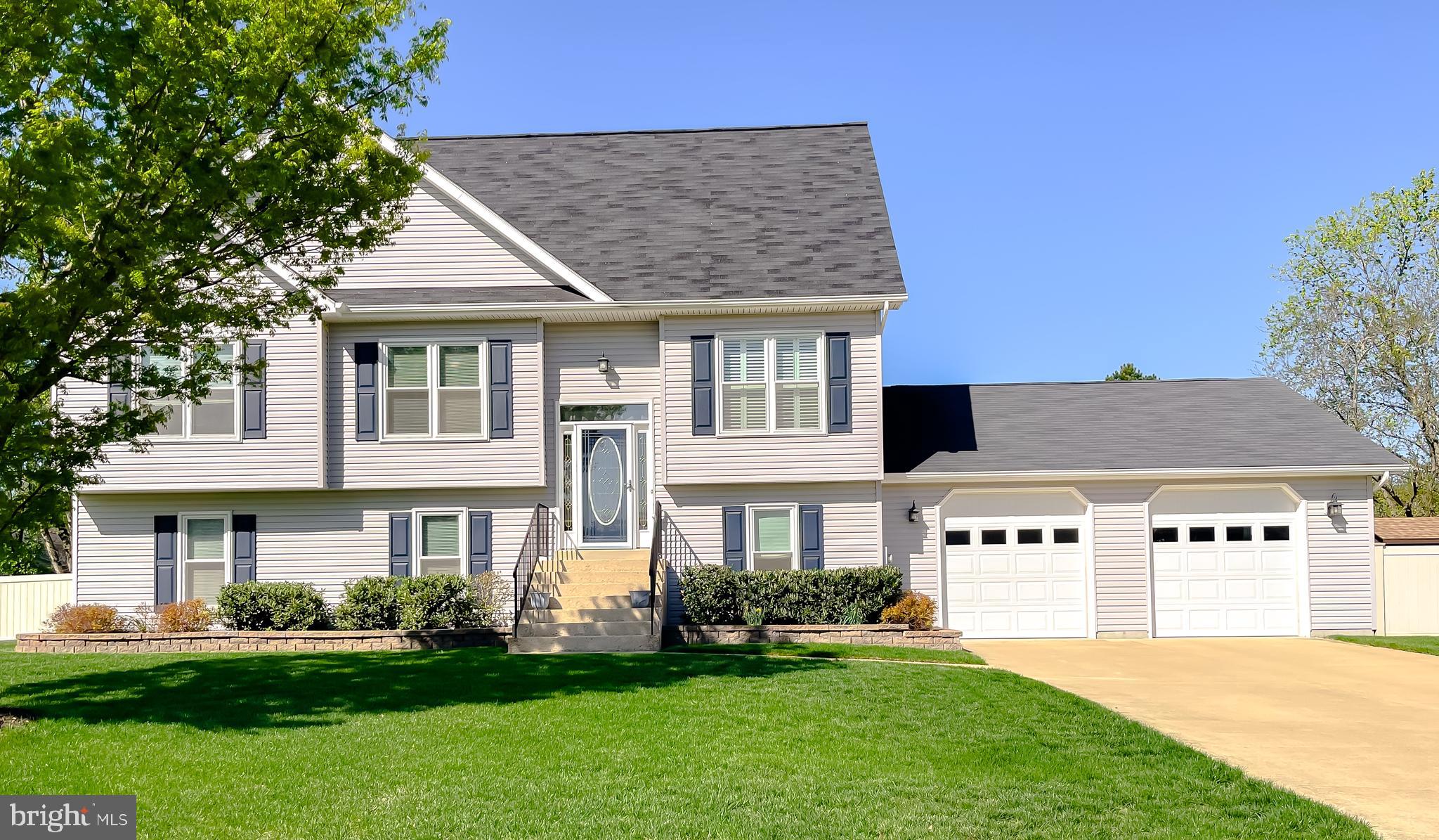 COUNTRY PINES - Residential