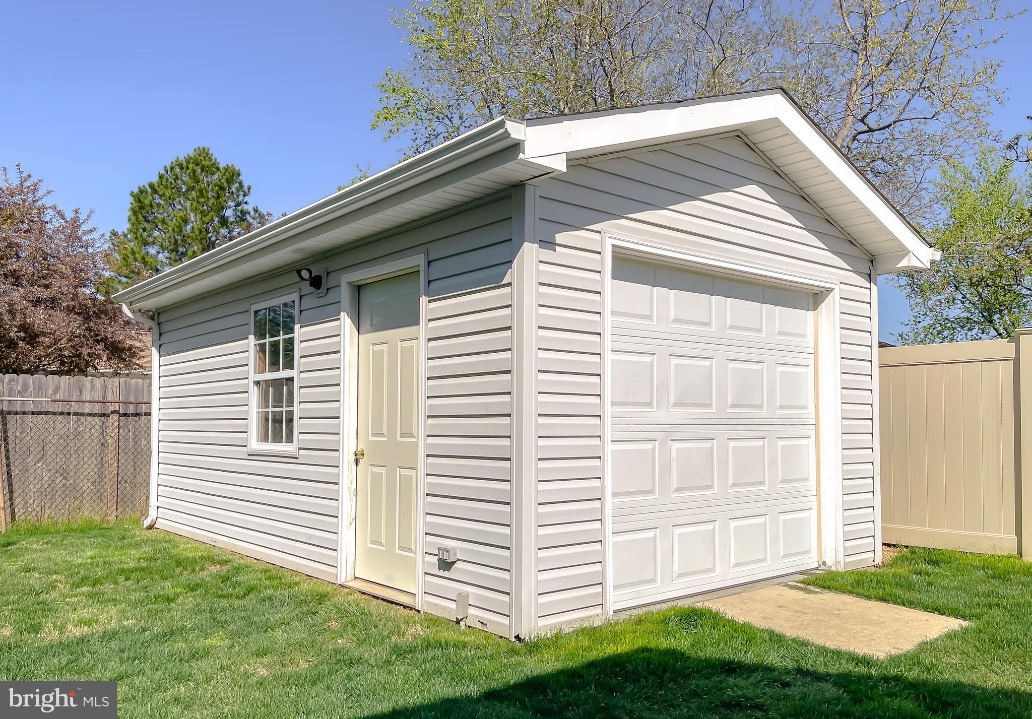 COUNTRY PINES - Residential