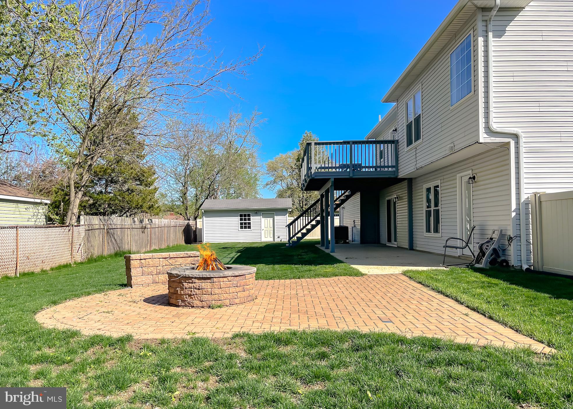 COUNTRY PINES - Residential