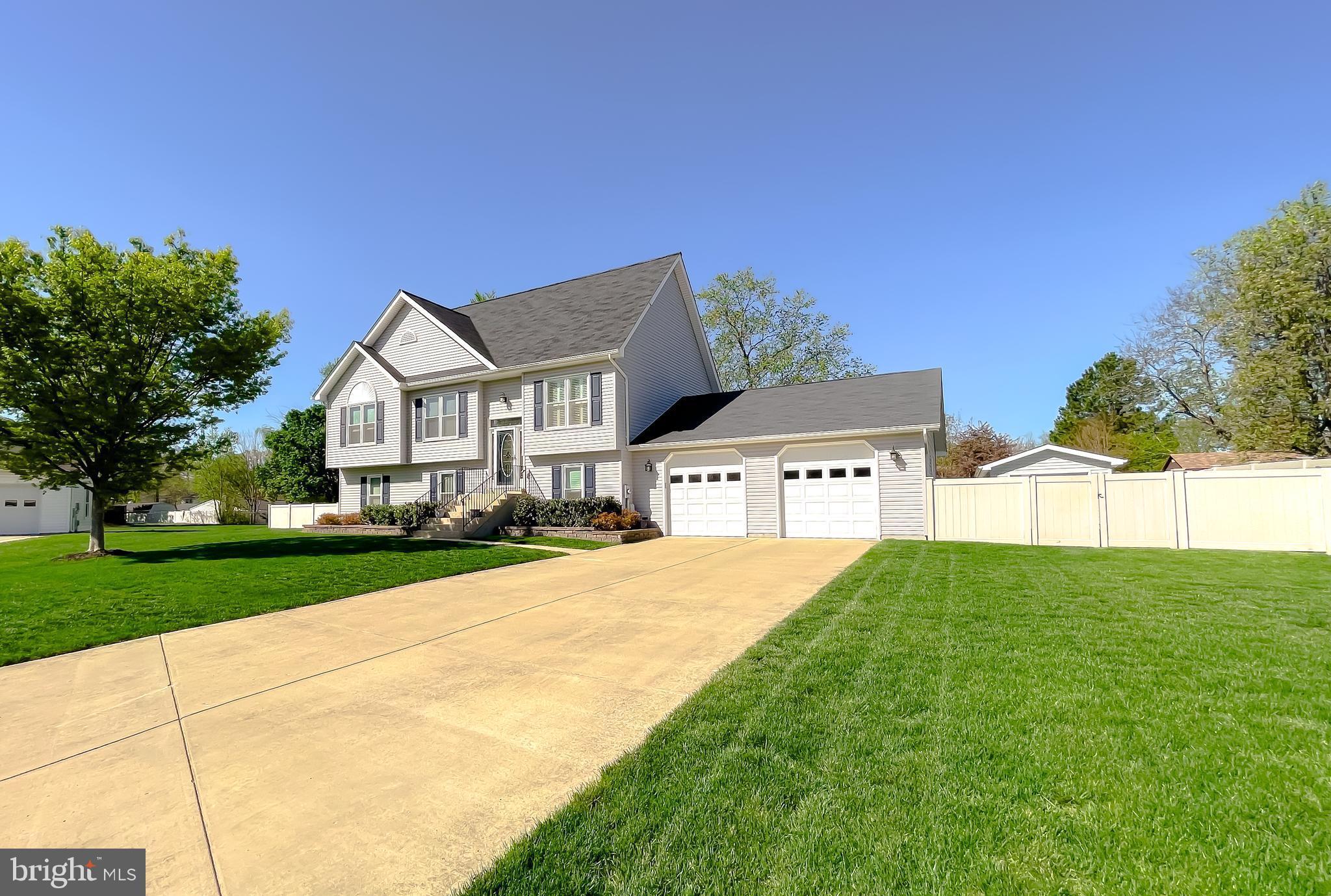 COUNTRY PINES - Residential