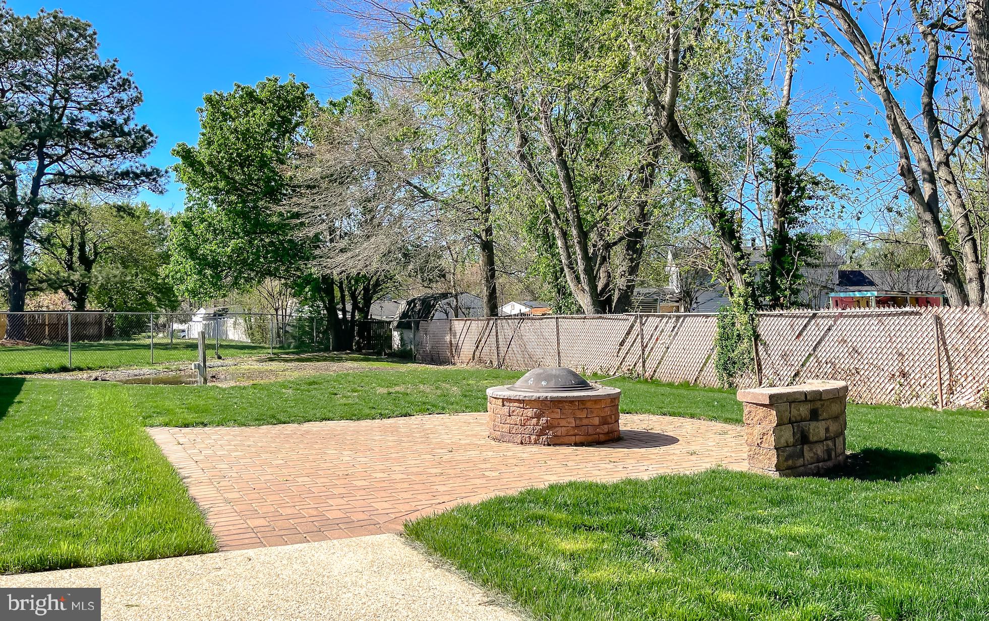 COUNTRY PINES - Residential