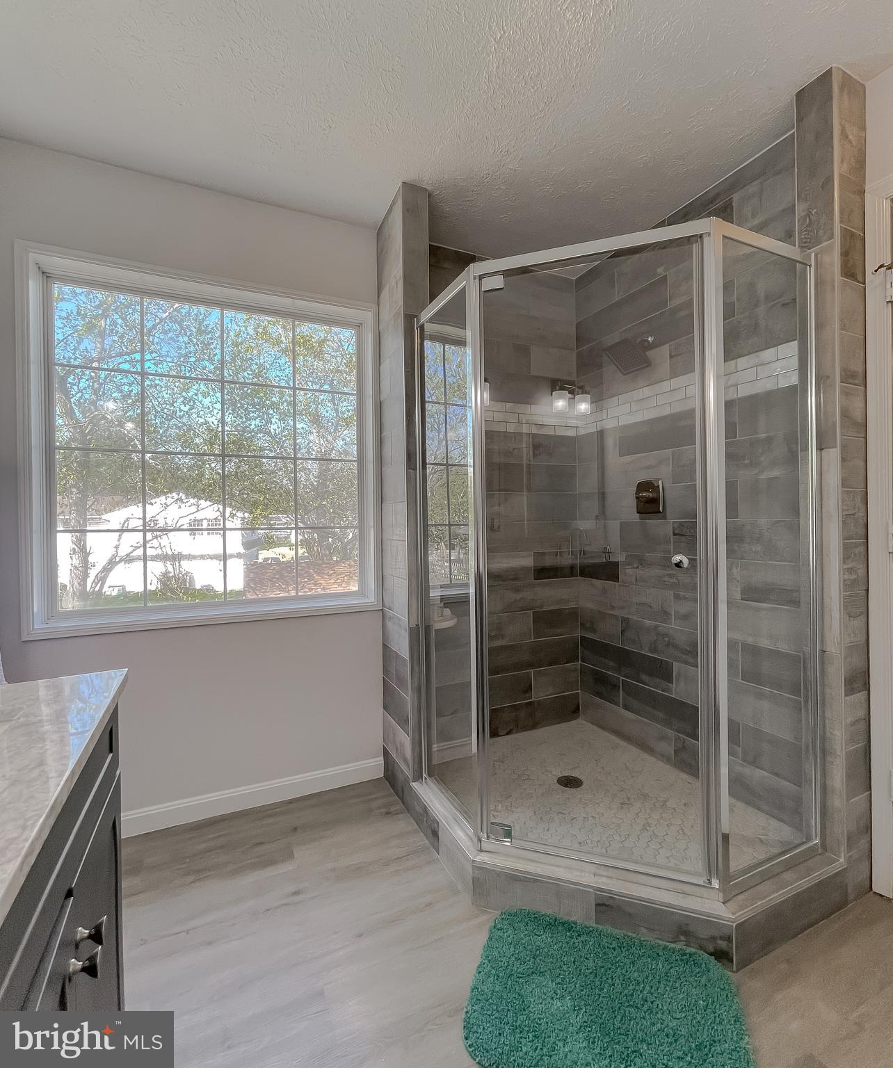 COUNTRY PINES - Residential