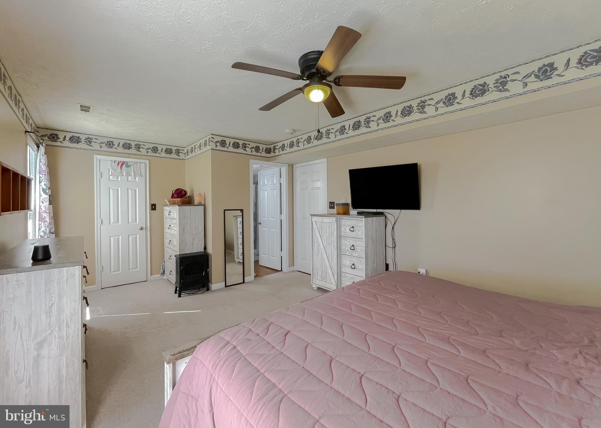 COUNTRY PINES - Residential