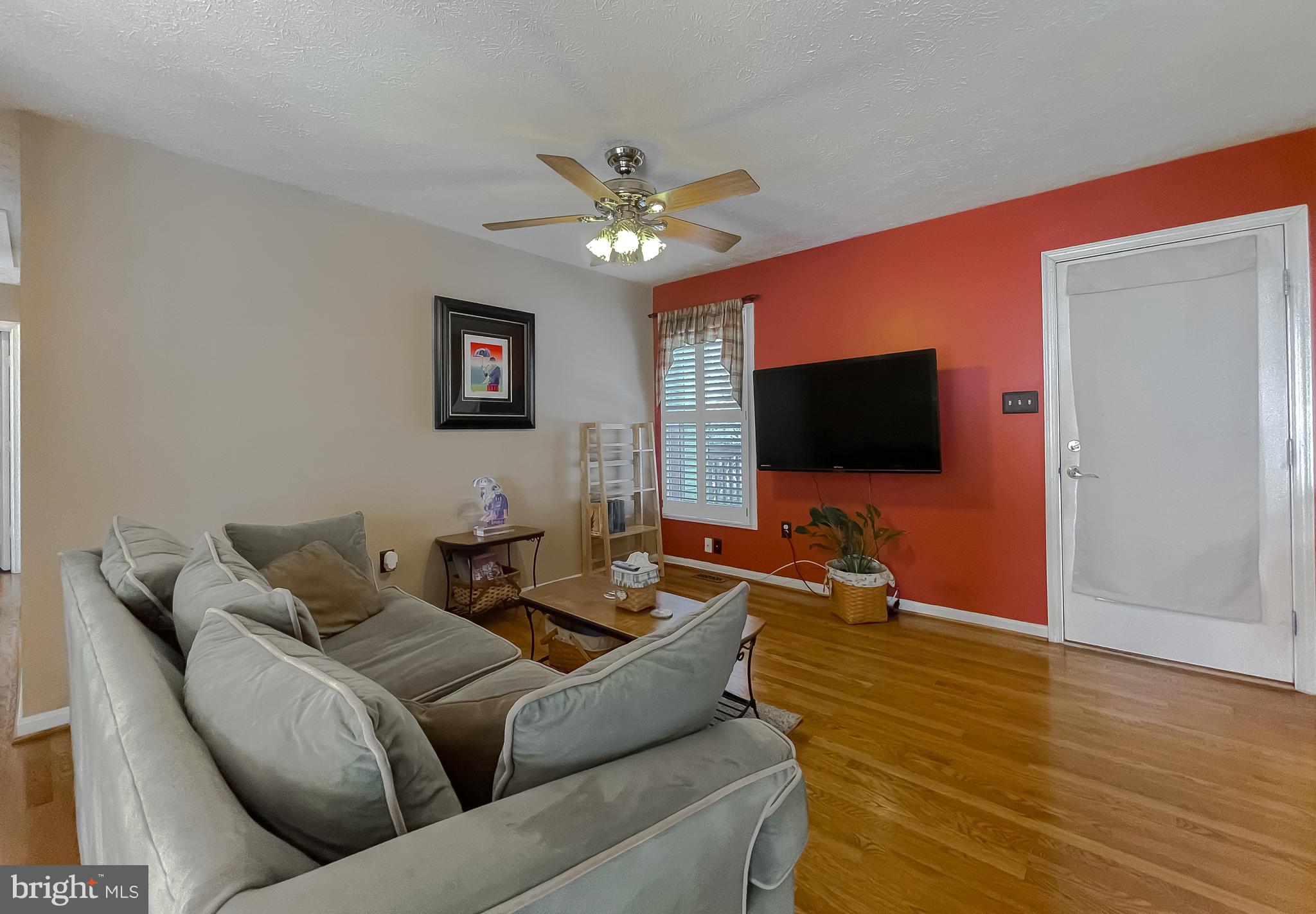 COUNTRY PINES - Residential