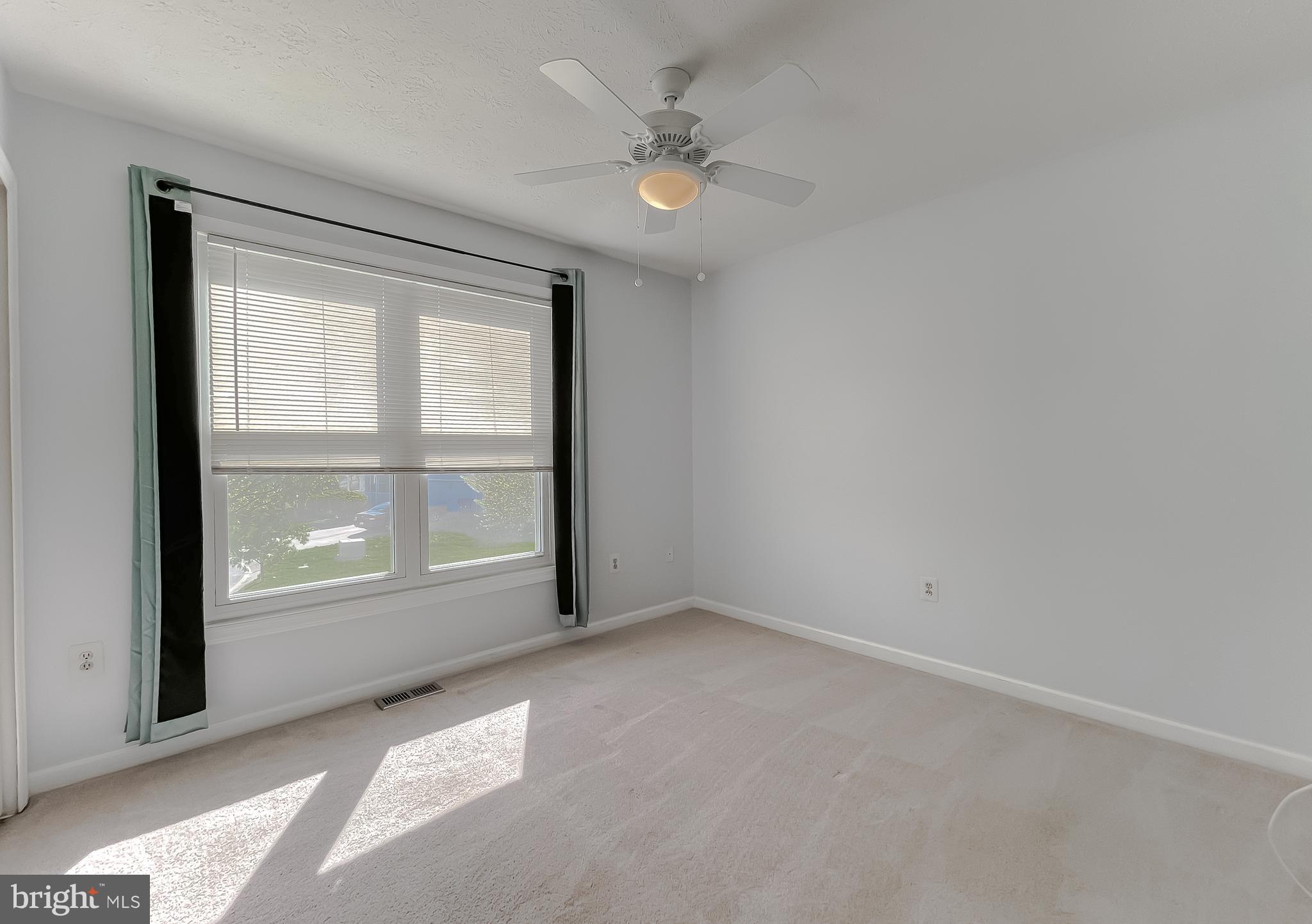 COUNTRY PINES - Residential