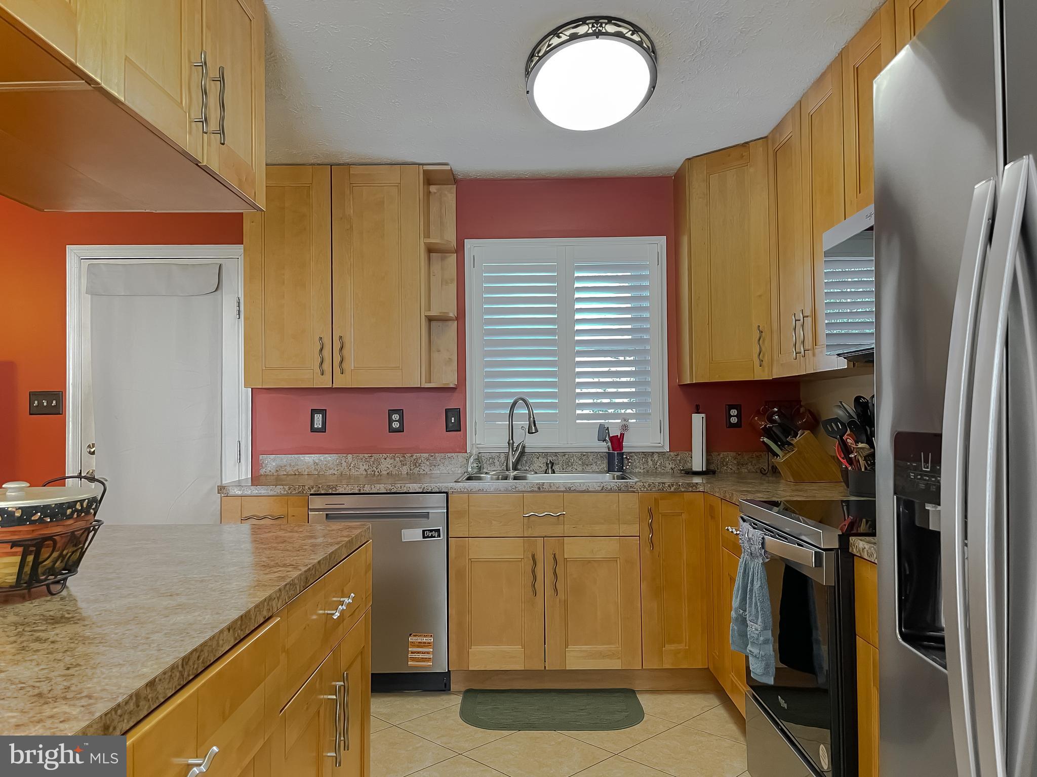 COUNTRY PINES - Residential