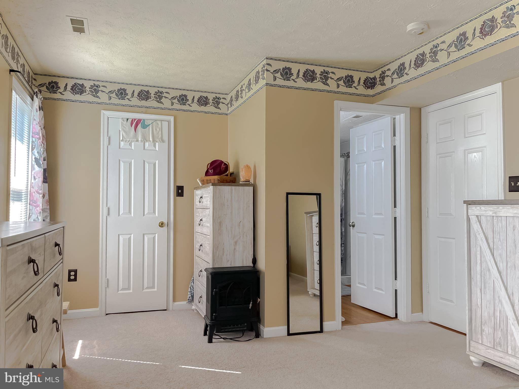 COUNTRY PINES - Residential