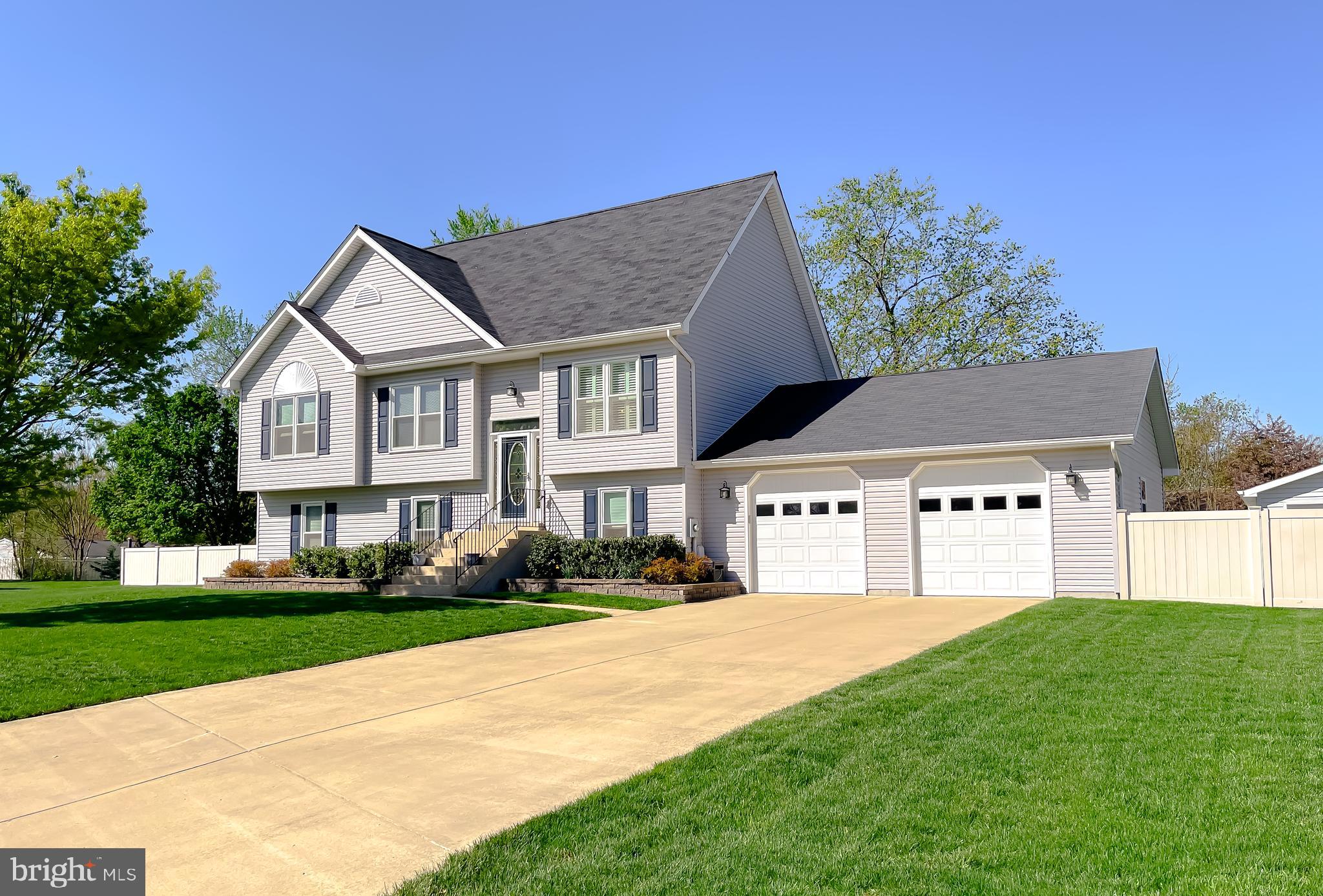 COUNTRY PINES - Residential