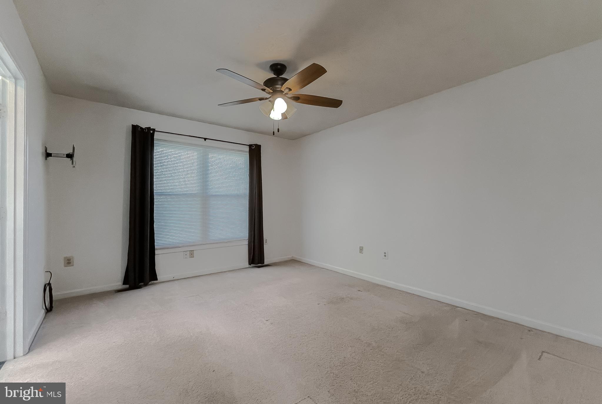 COUNTRY PINES - Residential