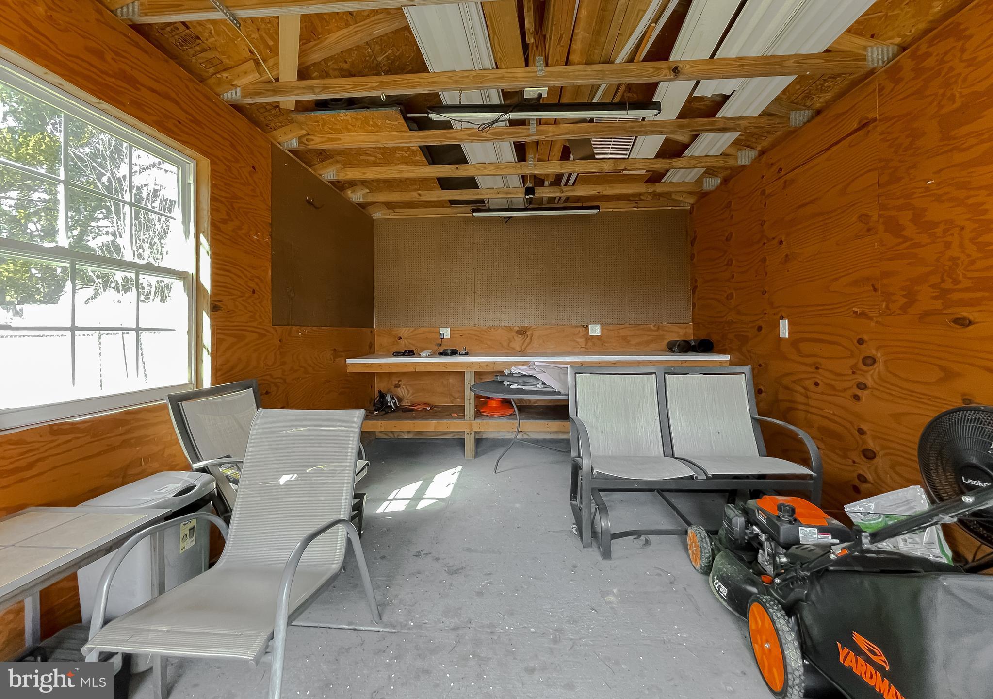 COUNTRY PINES - Residential