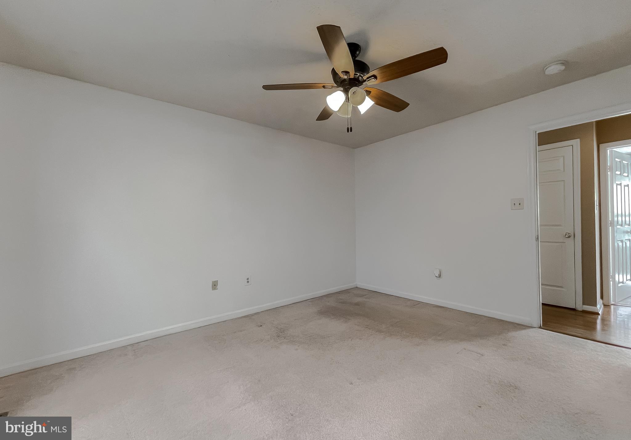 COUNTRY PINES - Residential