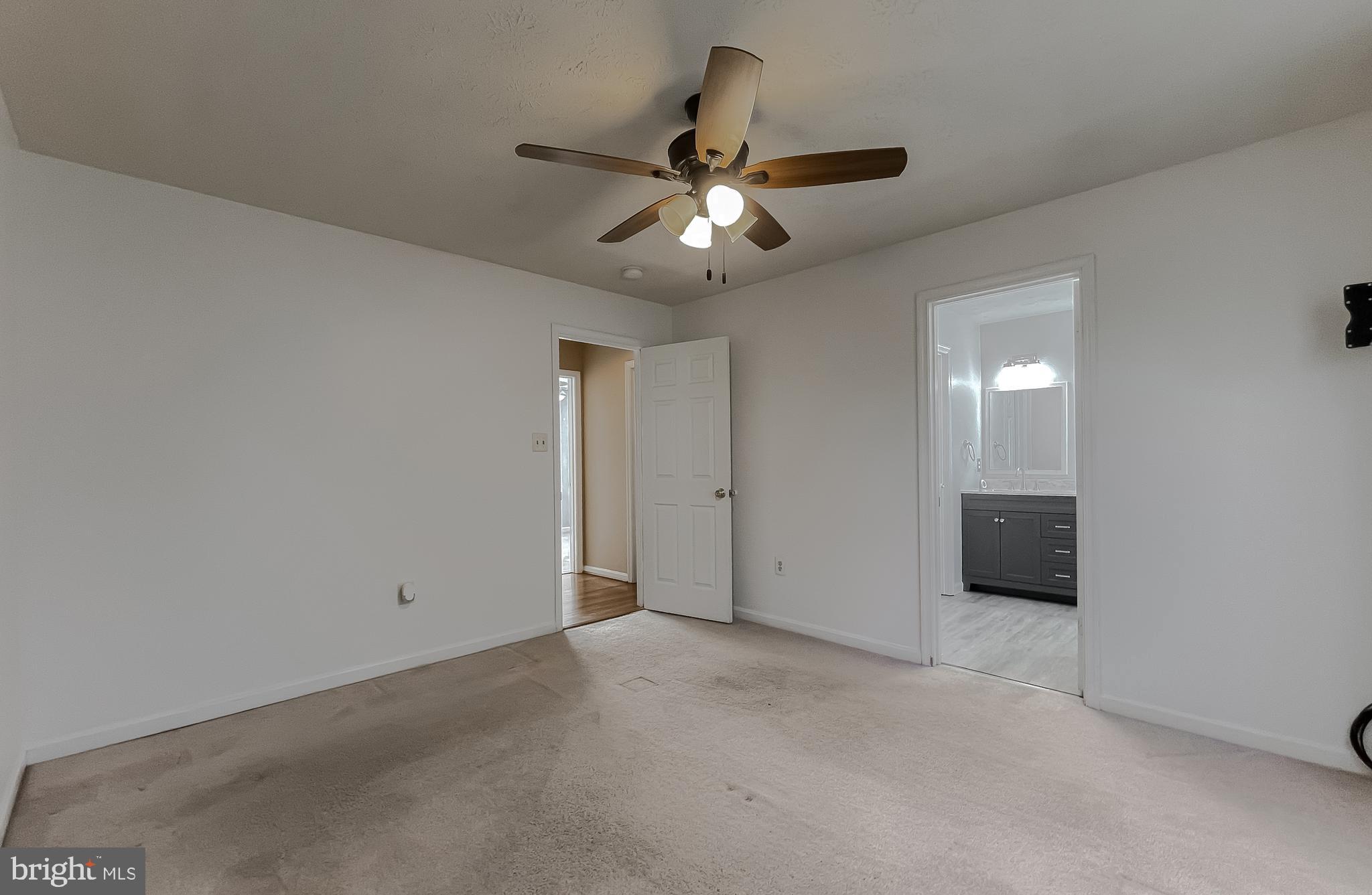 COUNTRY PINES - Residential