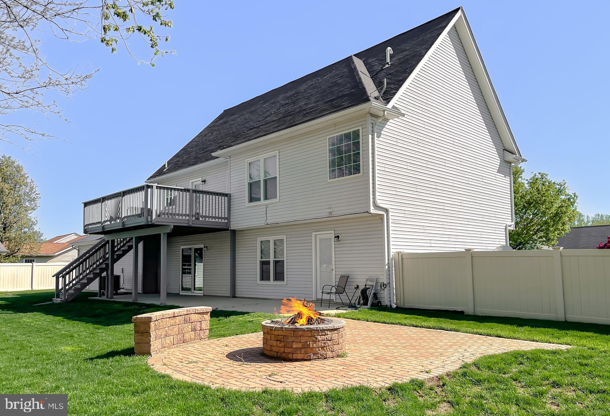 COUNTRY PINES - Residential