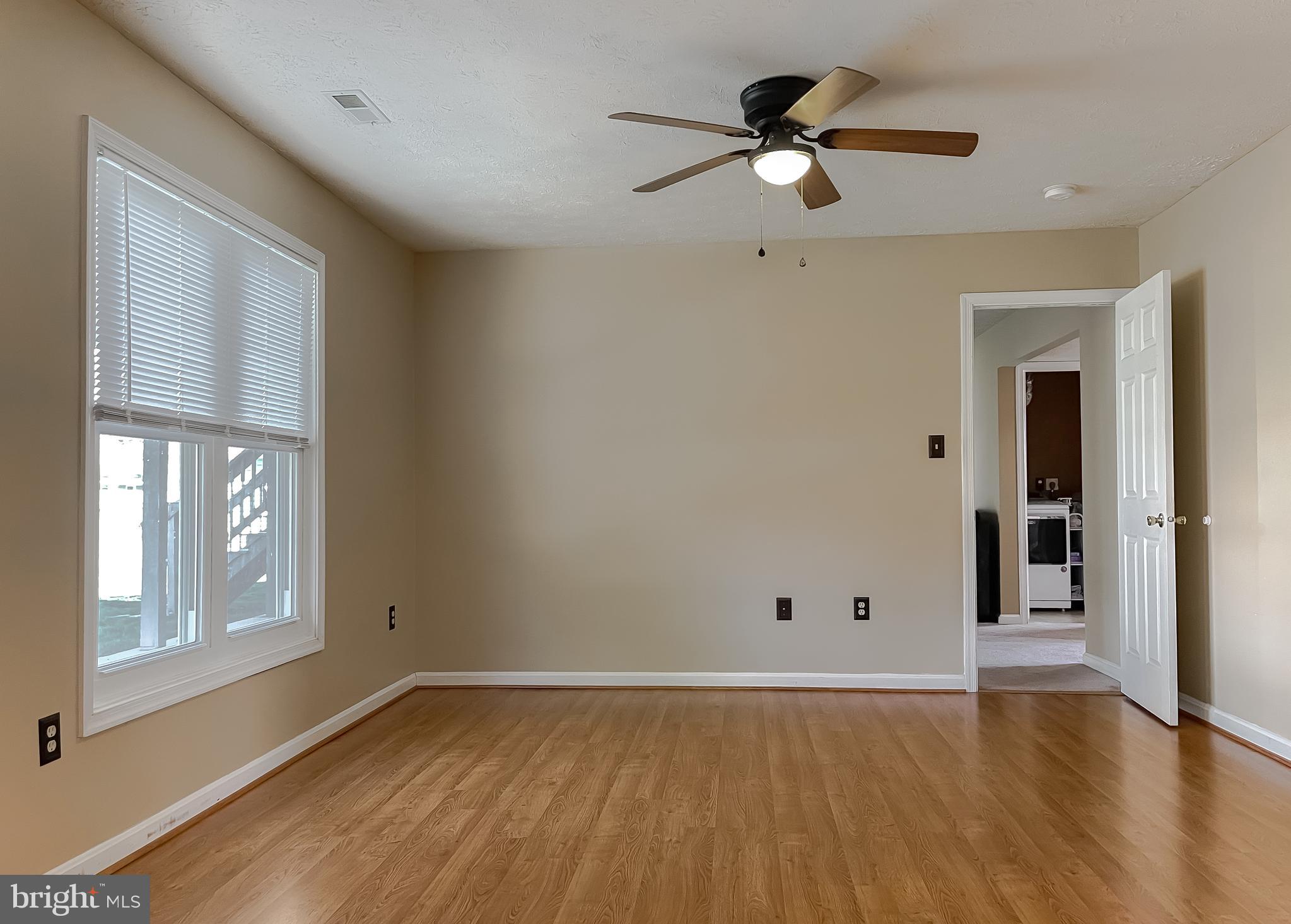 COUNTRY PINES - Residential