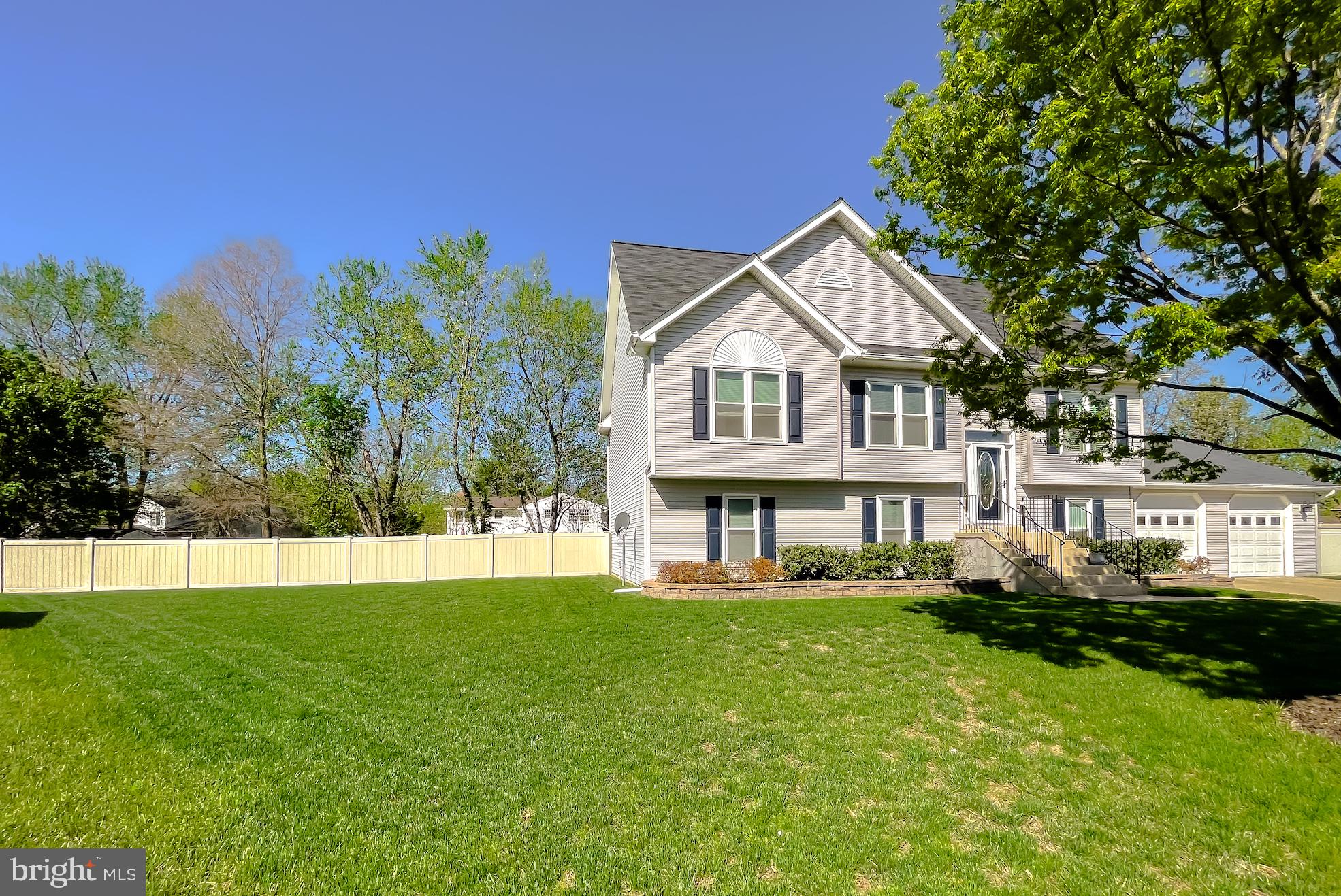 COUNTRY PINES - Residential