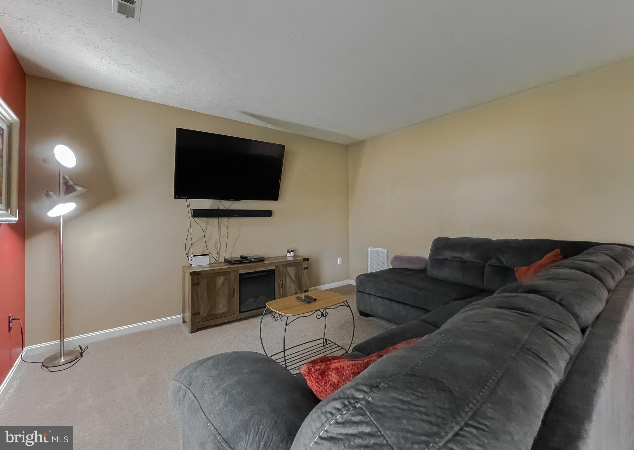 COUNTRY PINES - Residential