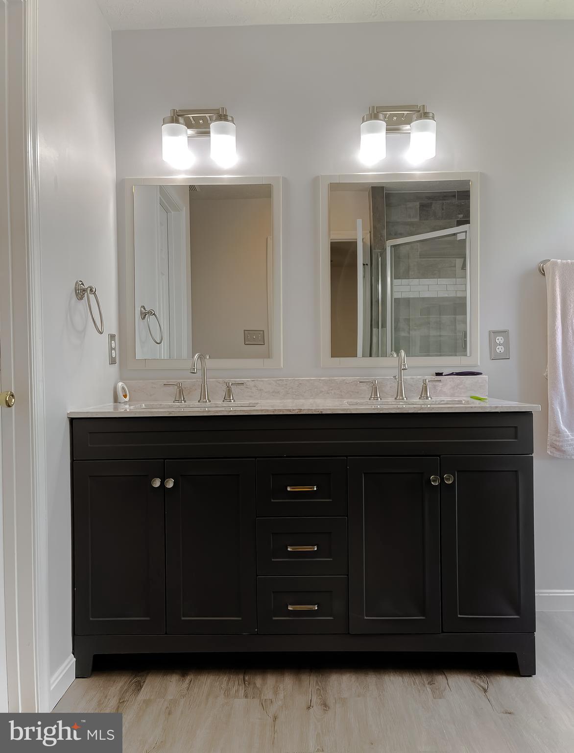 COUNTRY PINES - Residential